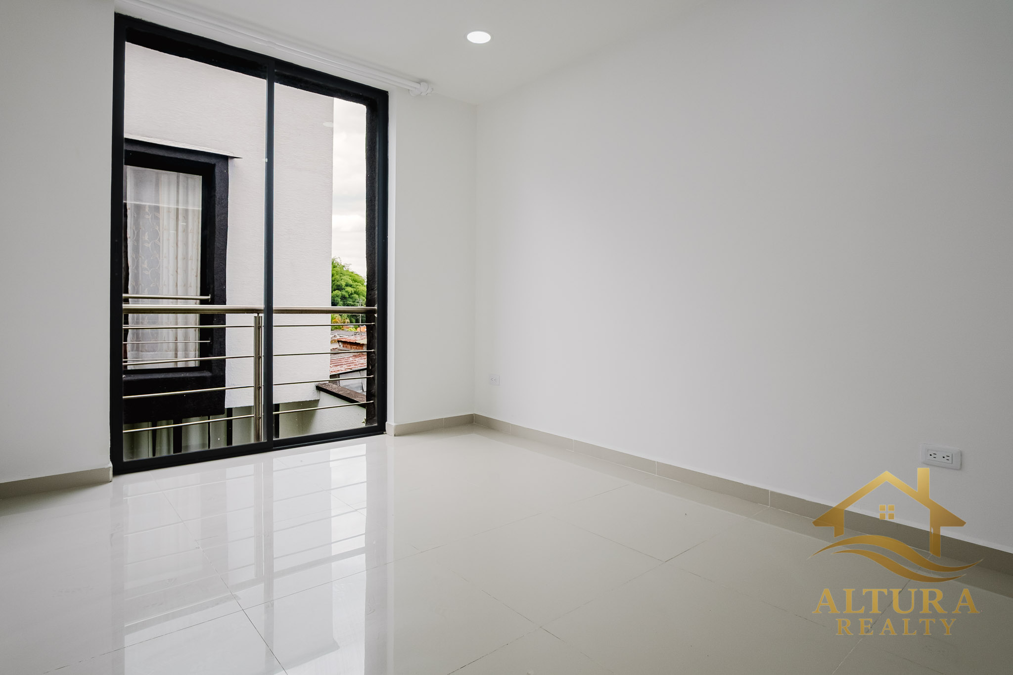 SE VENDE CASA CENTRAL EN CALARCA QUINDIO