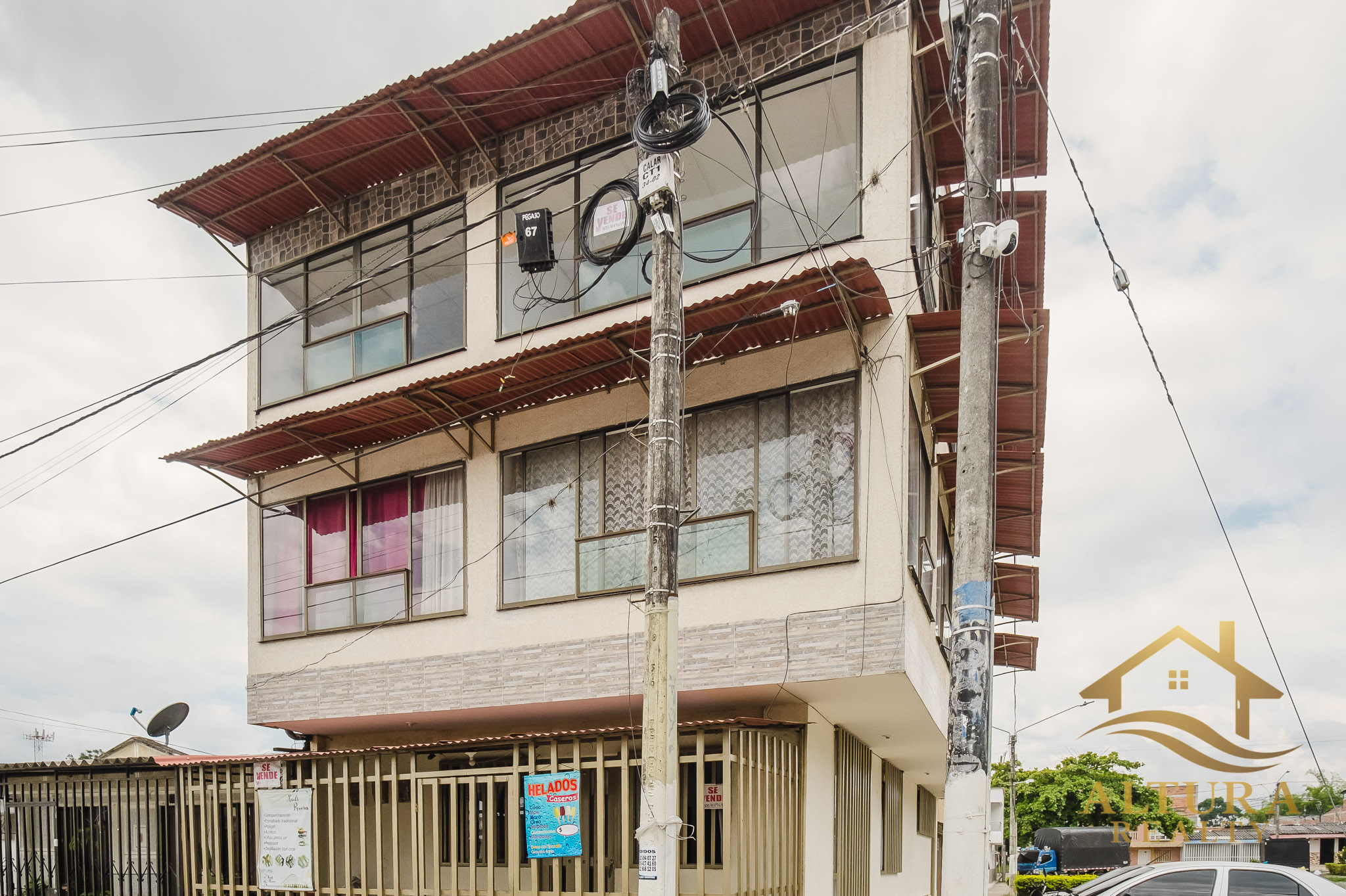 SE VENDE EDIFICIO 3 APTOS INDEPENDIENTES EN CALARCA