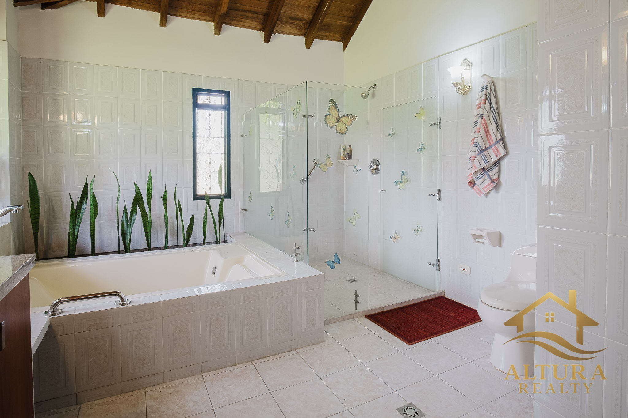 SE VENDE CASA CAMPESTRE EN ALCALA