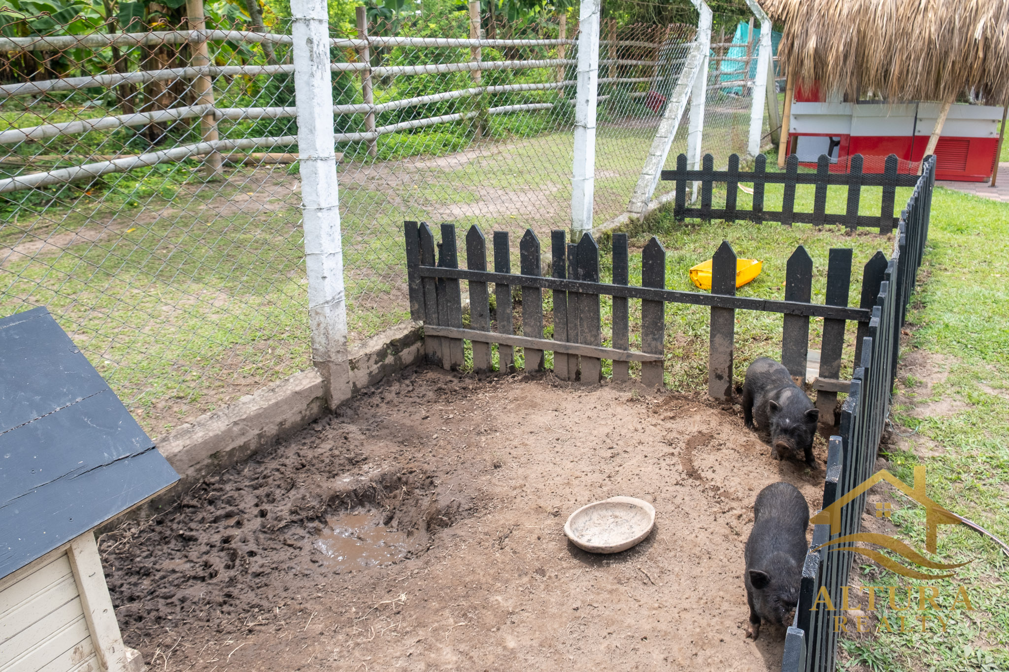 SE VENDE RESTAURANTE CON GRANJA TURISTICA CERCA AL PARQUE DEL CAFE