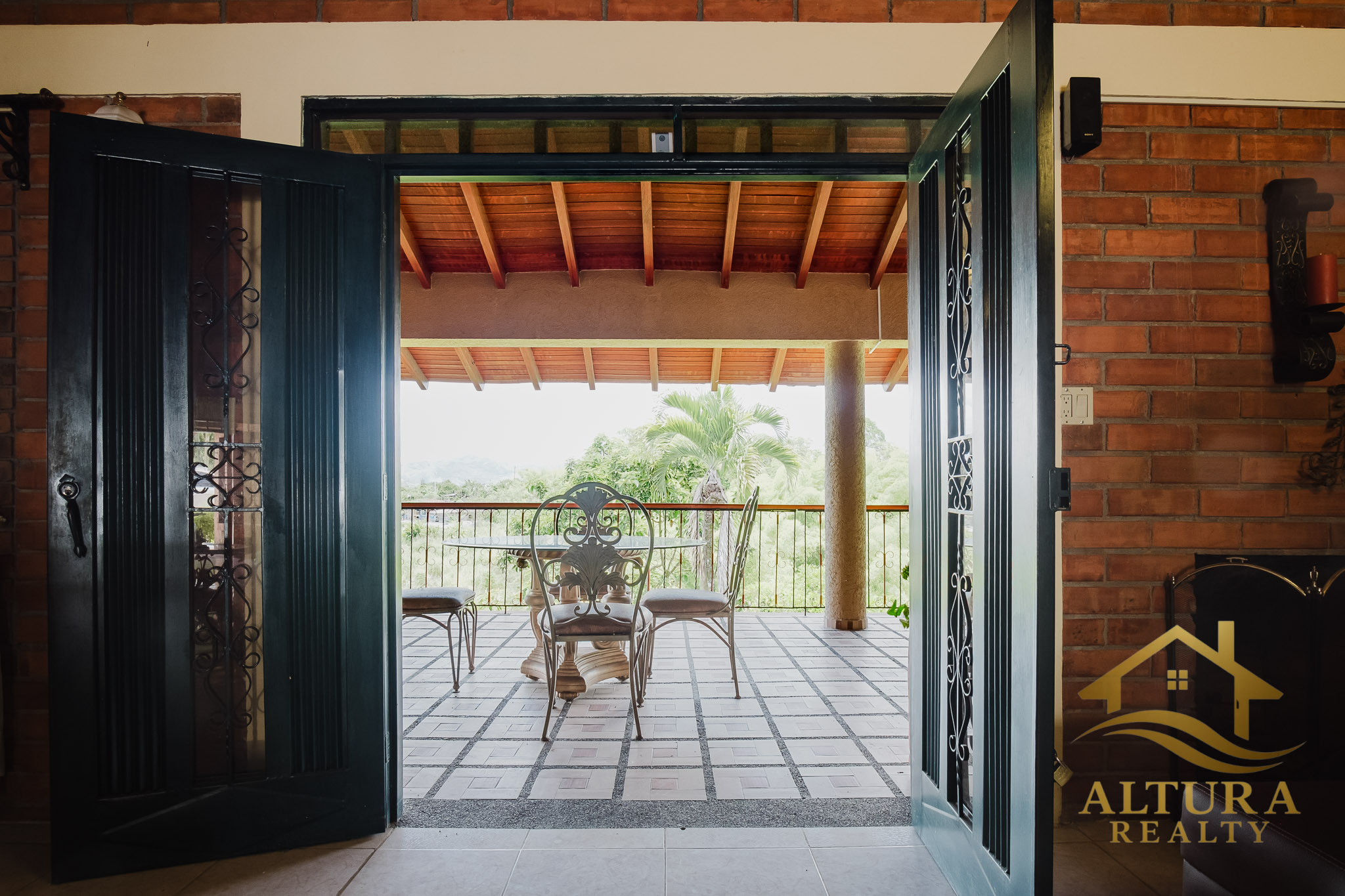 SE VENDE CASA CAMPESTRE EN ALCALA