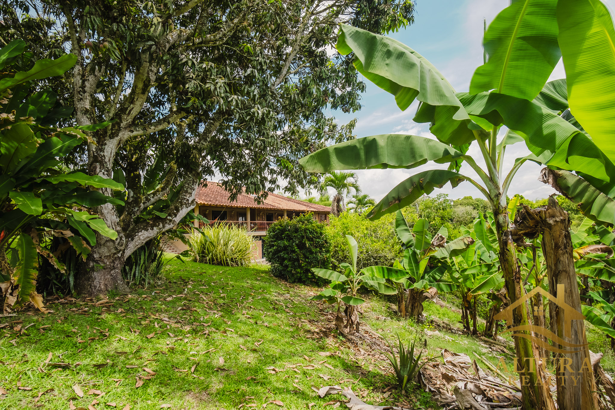 SE VENDE CASA CAMPESTRE EN ALCALA
