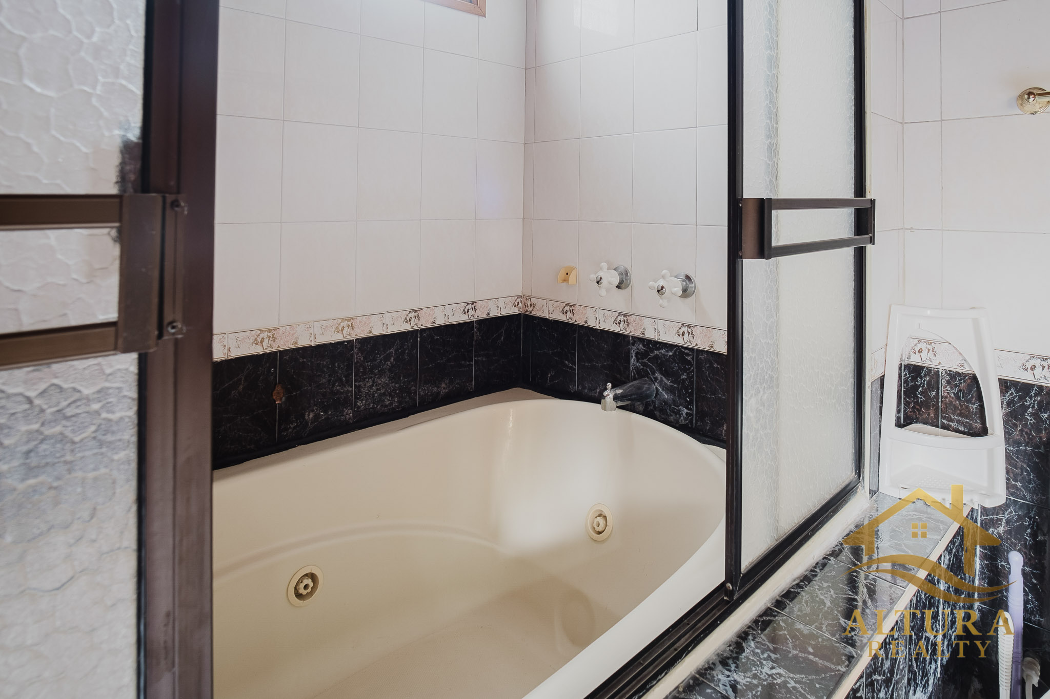 Casa Campestre  En Venta En Circasia Com Amplios Jardines-PROP-001