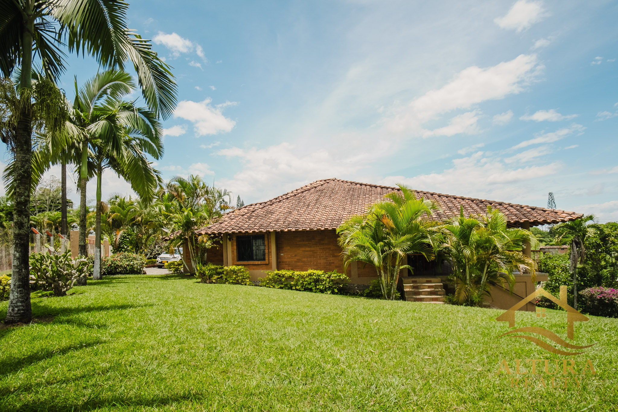 SE VENDE CASA CAMPESTRE EN ALCALA