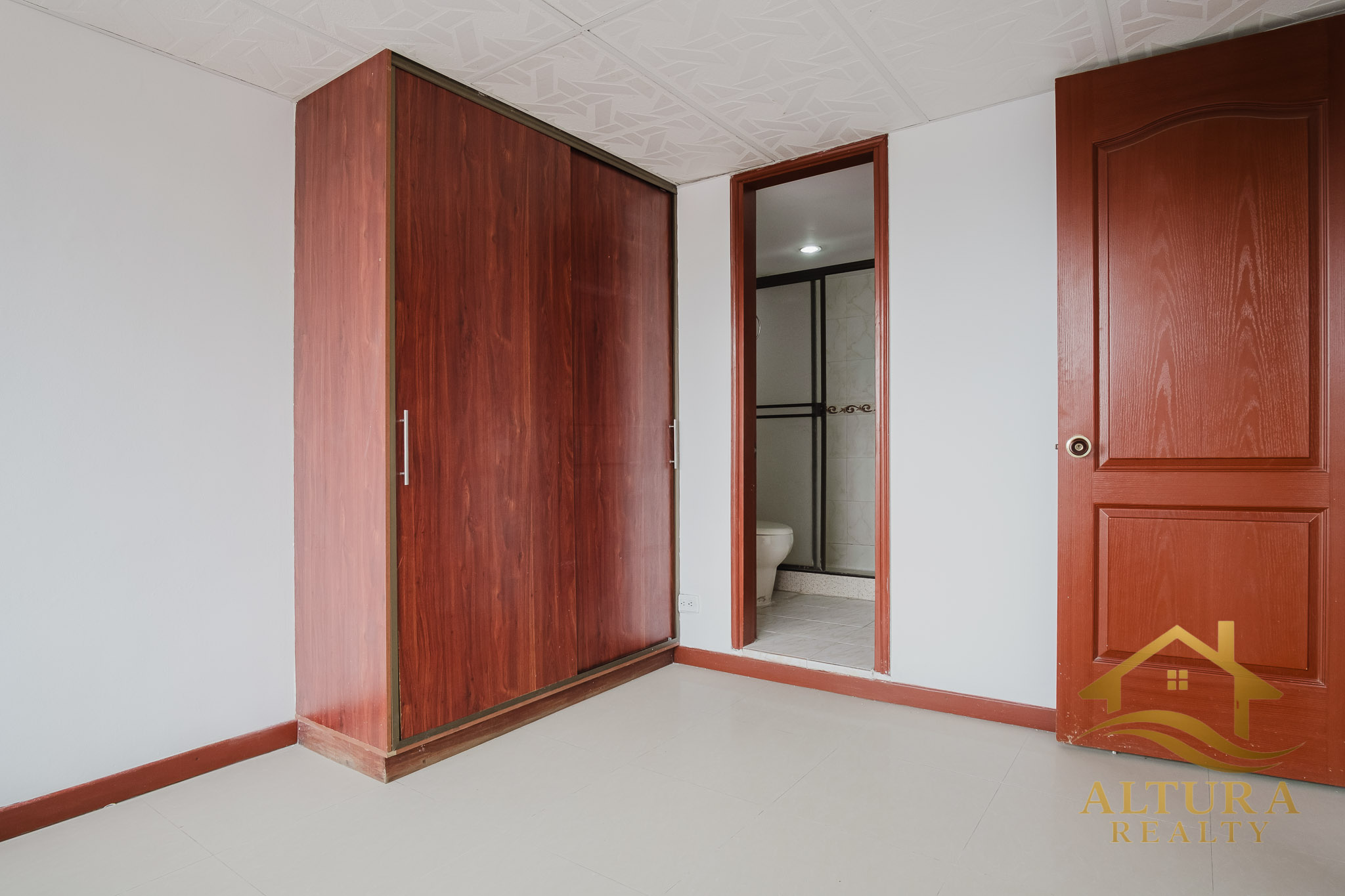 SE VENDE EDIFICIO 3 APTOS INDEPENDIENTES EN CALARCA