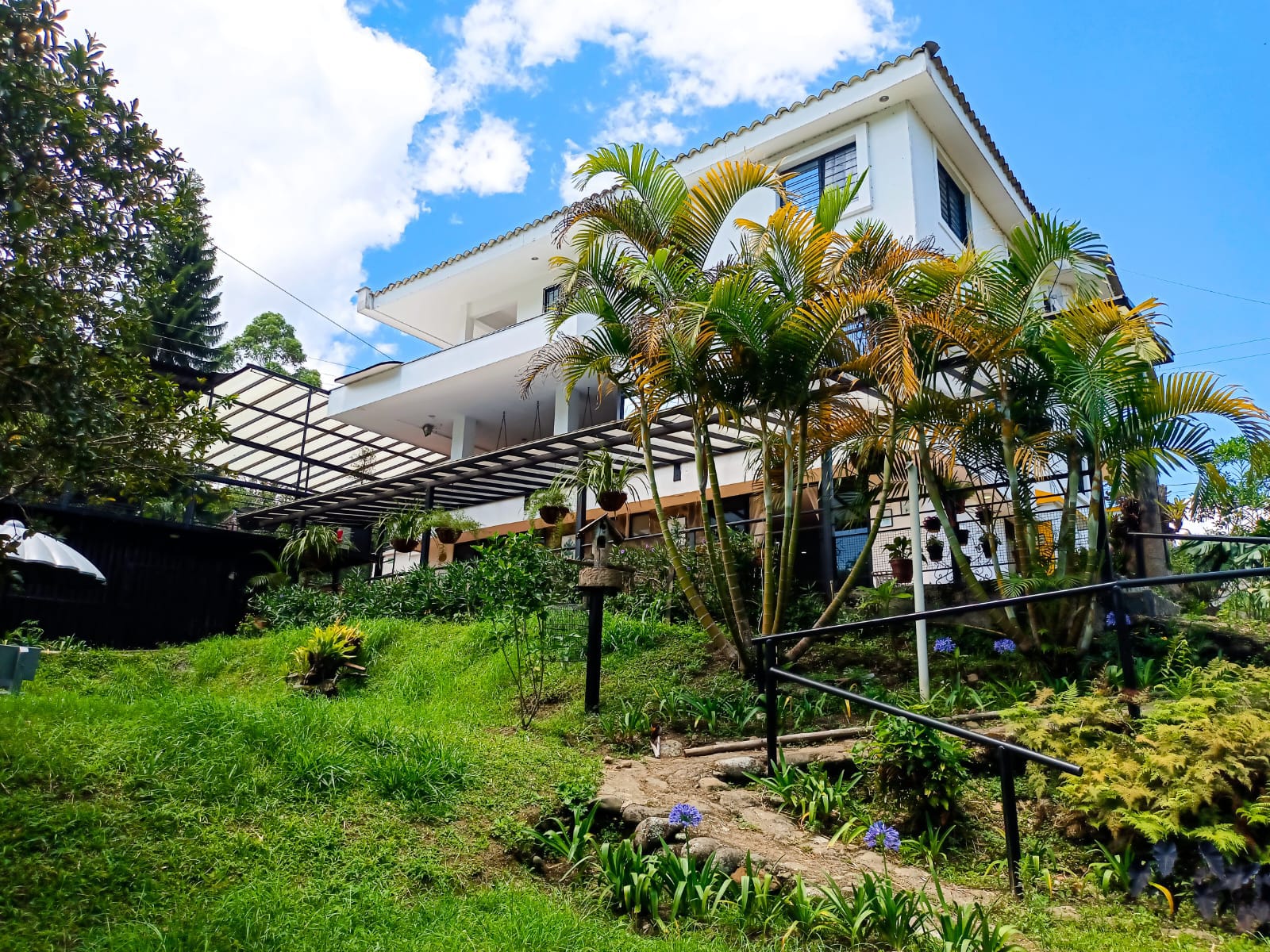 Hotel con Restaurante, Café y Bar En Venta Salento Quindío