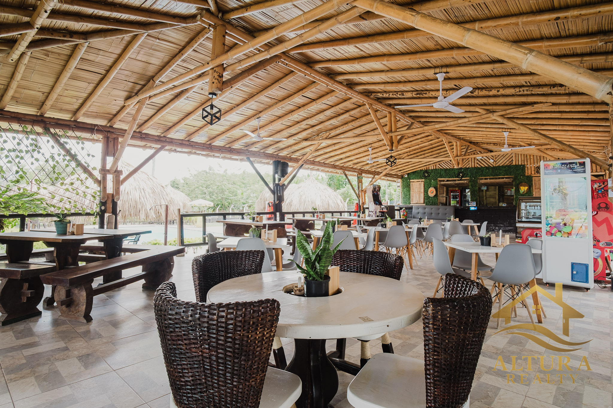 SE VENDE RESTAURANTE CON GRANJA TURISTICA CERCA AL PARQUE DEL CAFE