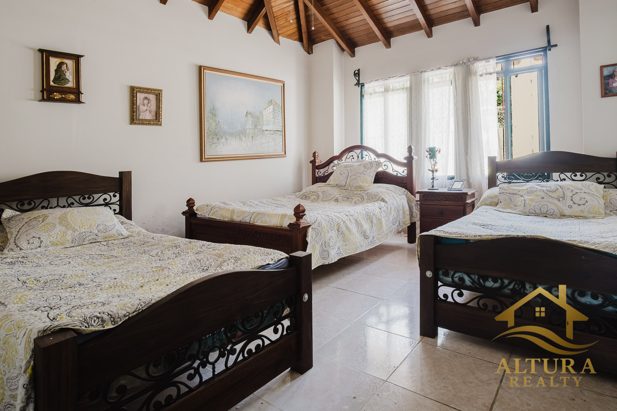 SE VENDE CASA CAMPESTRE EN ALCALA