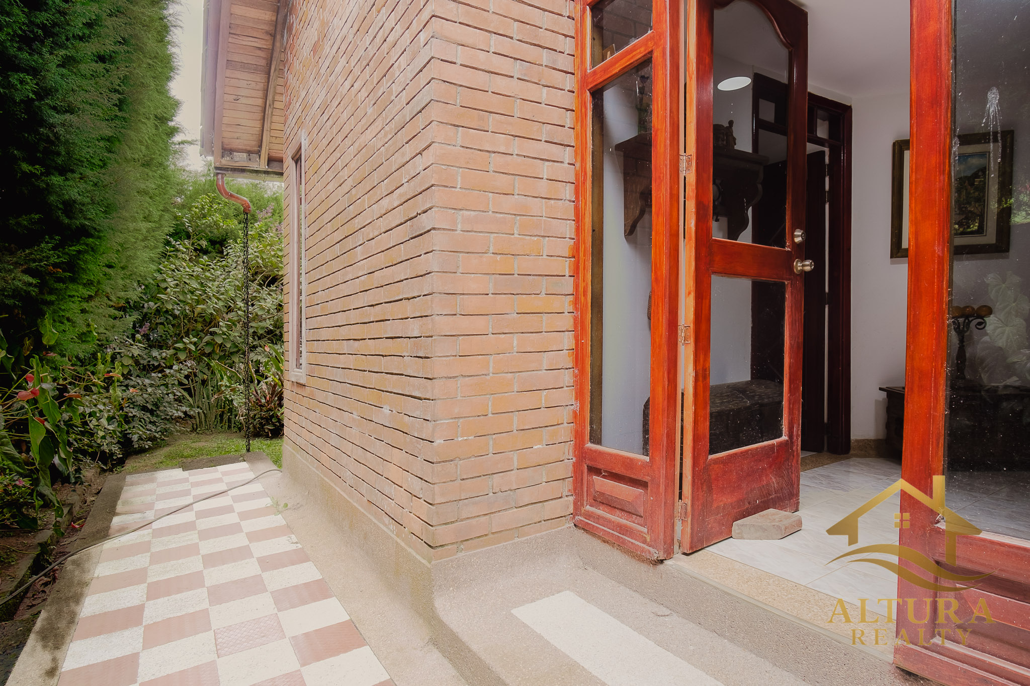 Casa Campestre  En Venta En Circasia Com Amplios Jardines-PROP-001