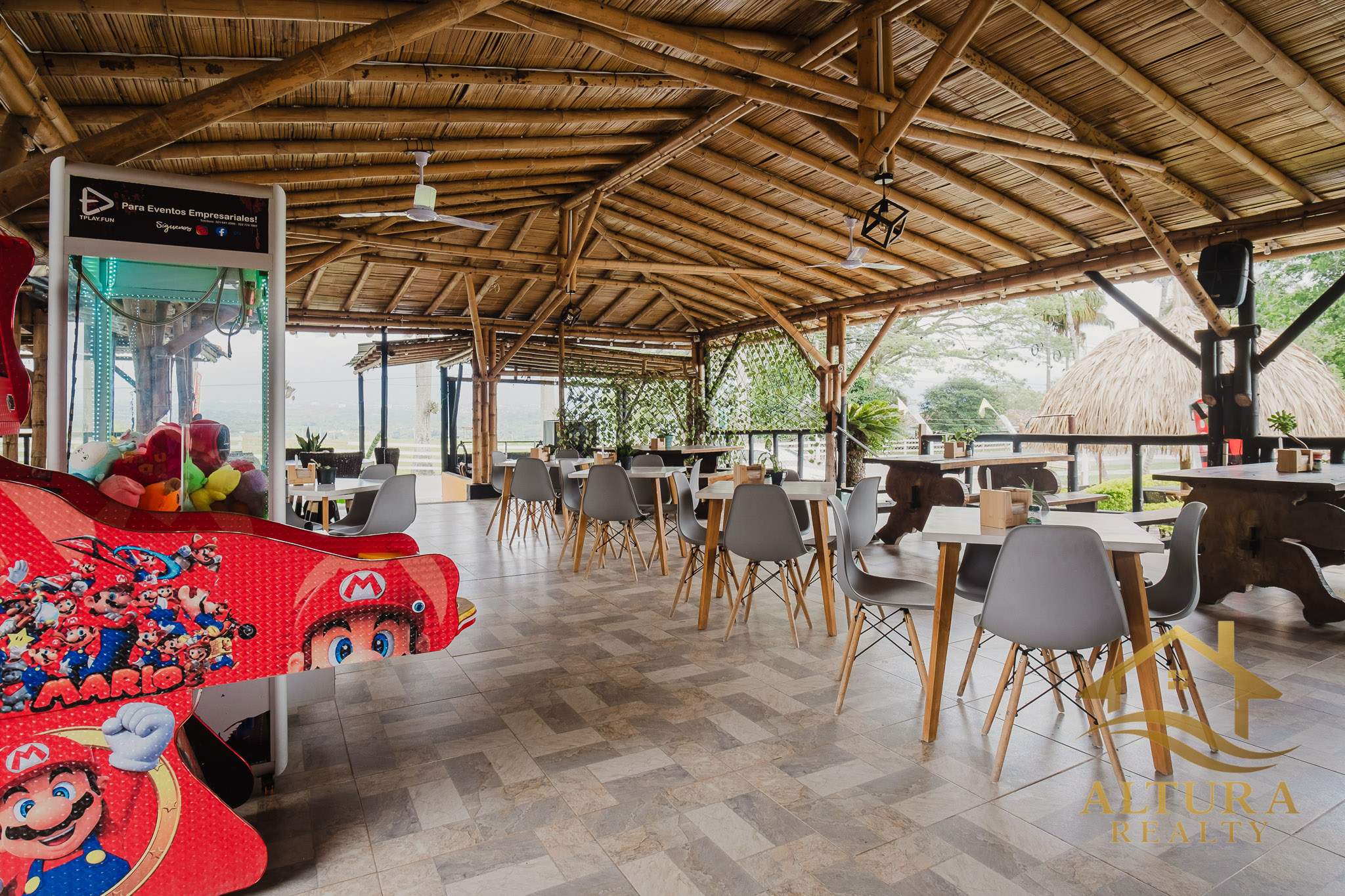 SE VENDE RESTAURANTE CON GRANJA TURISTICA CERCA AL PARQUE DEL CAFE