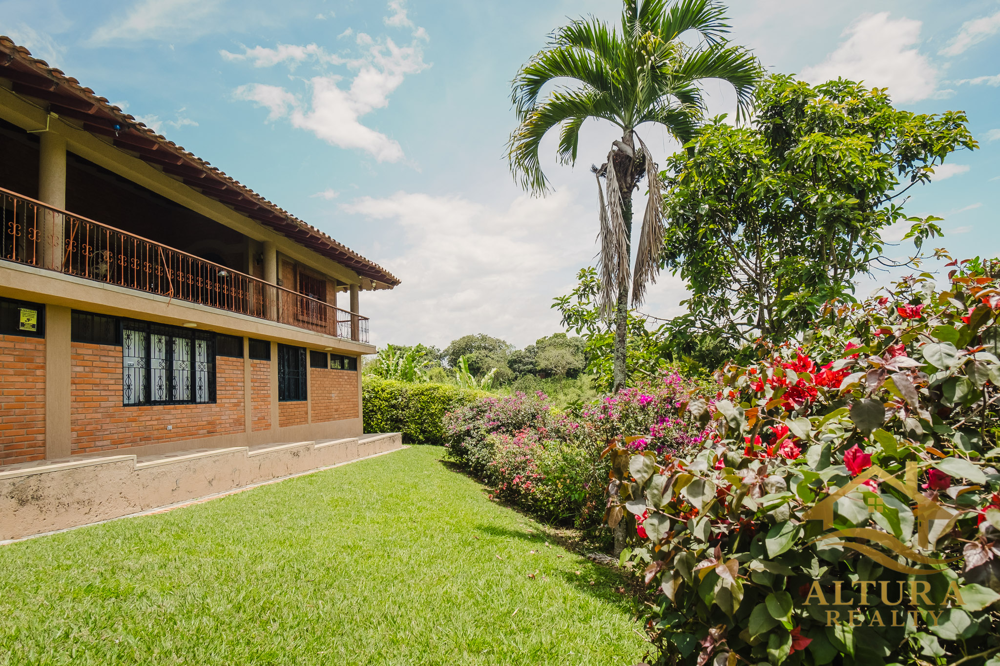 SE VENDE CASA CAMPESTRE EN ALCALA
