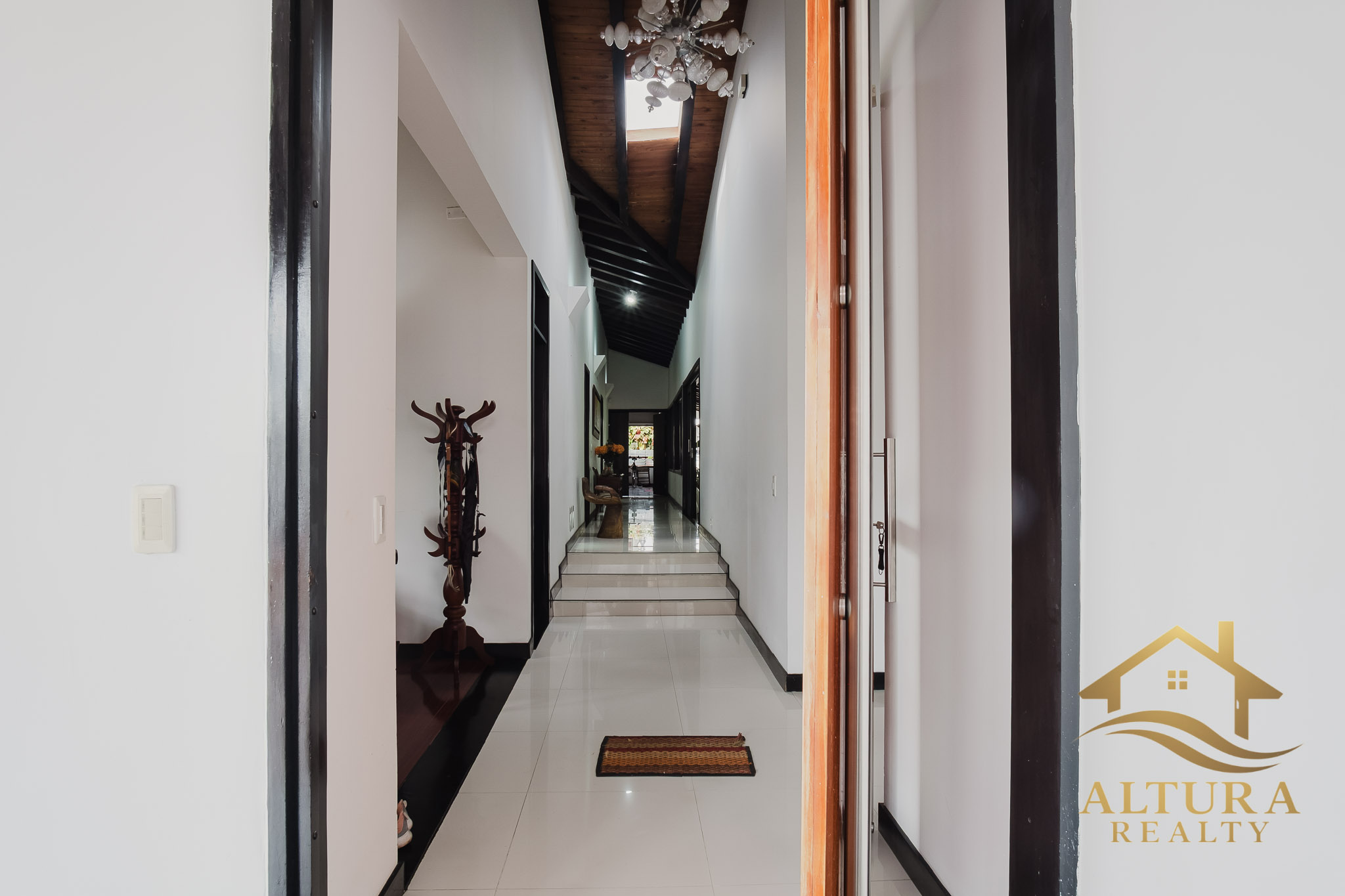 SE VENDE CASA EN CONJUNTO CERRADO A 5 MINUTOS DE ARMENIA