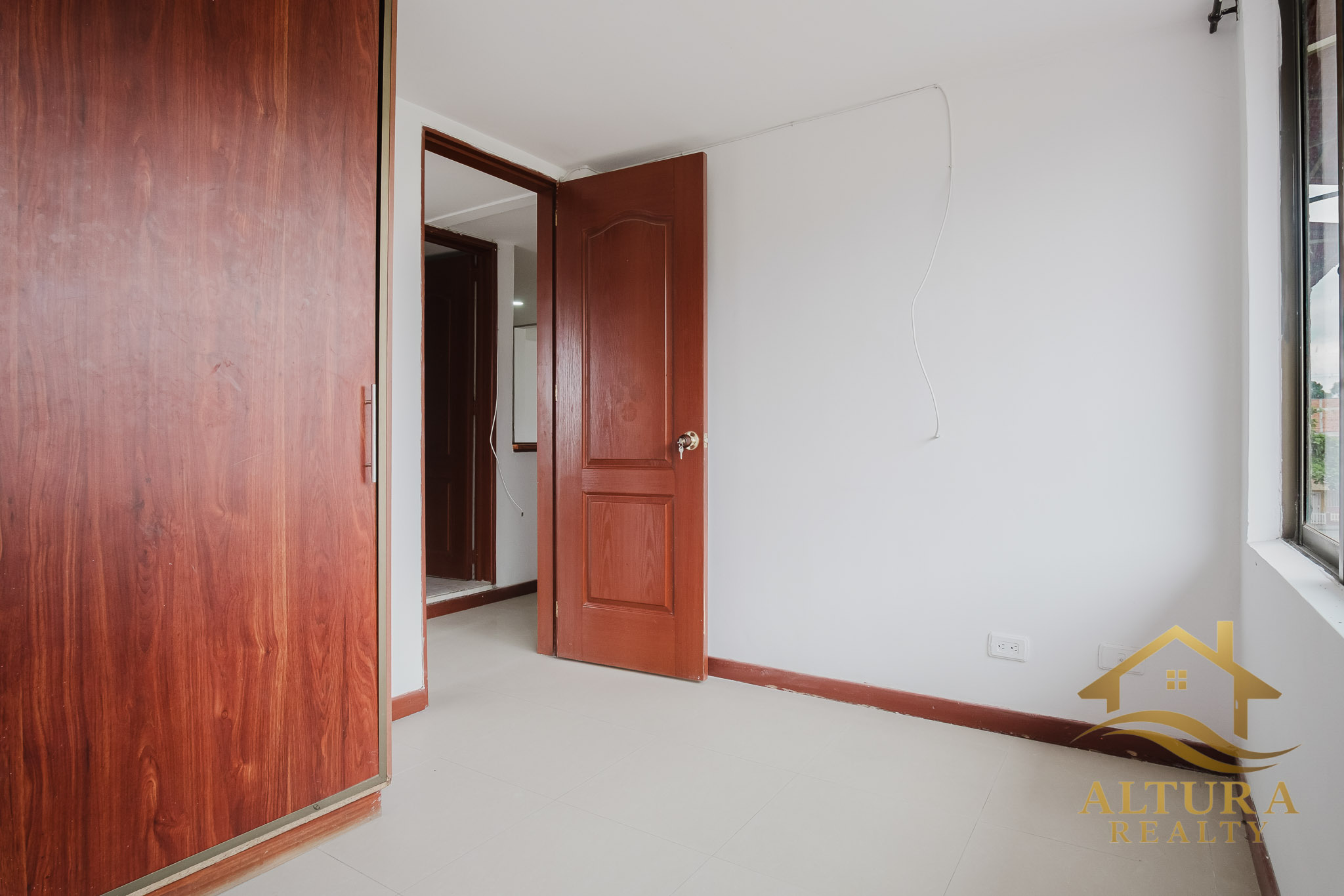 SE VENDE EDIFICIO 3 APTOS INDEPENDIENTES EN CALARCA