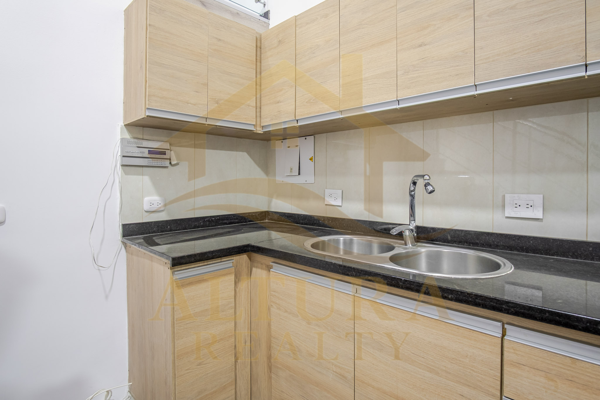 SE VENDE MODERNA CASA EN EL NORTE DE CIRCASIA