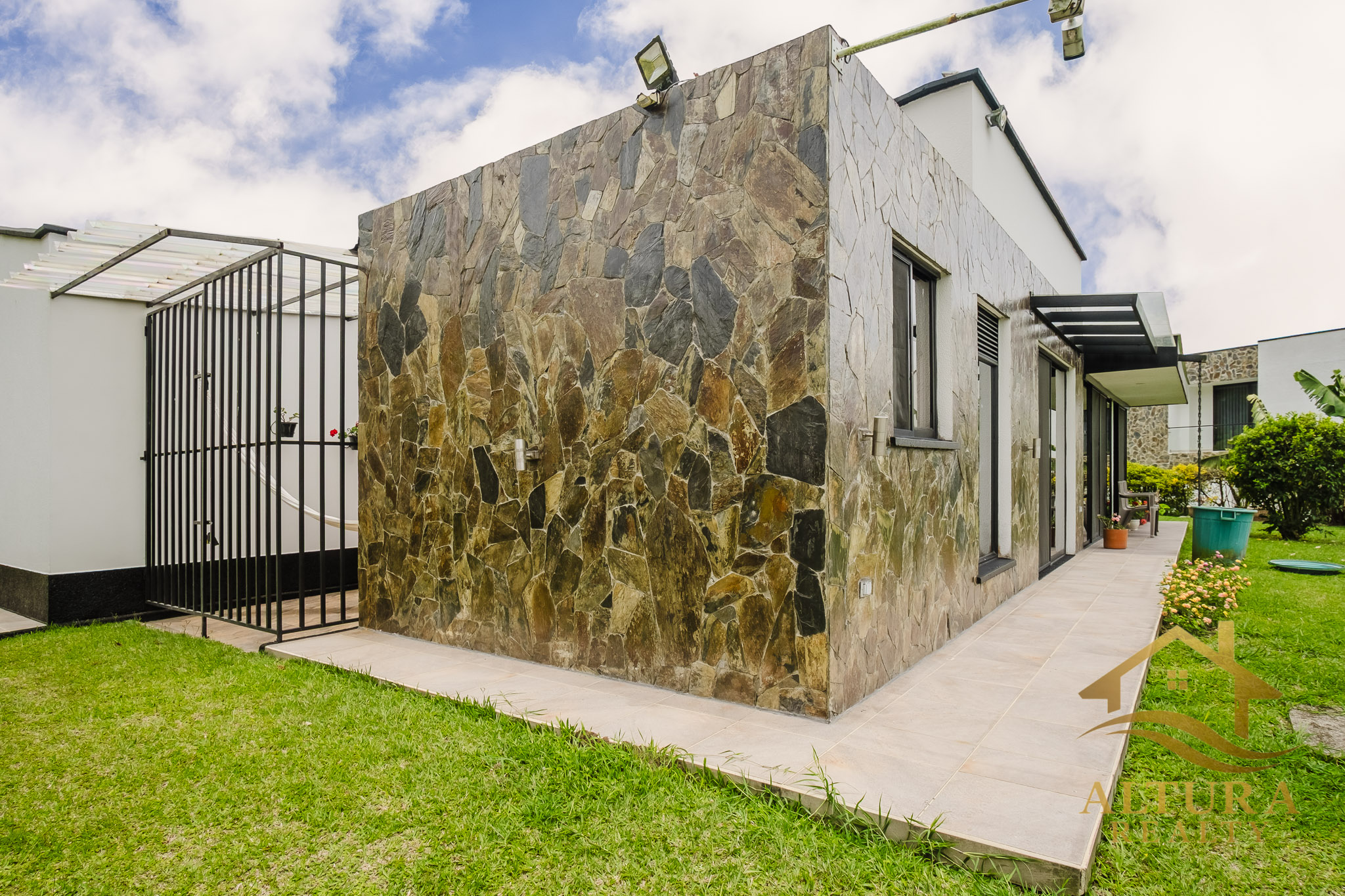 SE VENDE CASA CAMPESTRE EN CONJUNTO CERRADO CIRCASIA QUINDIO