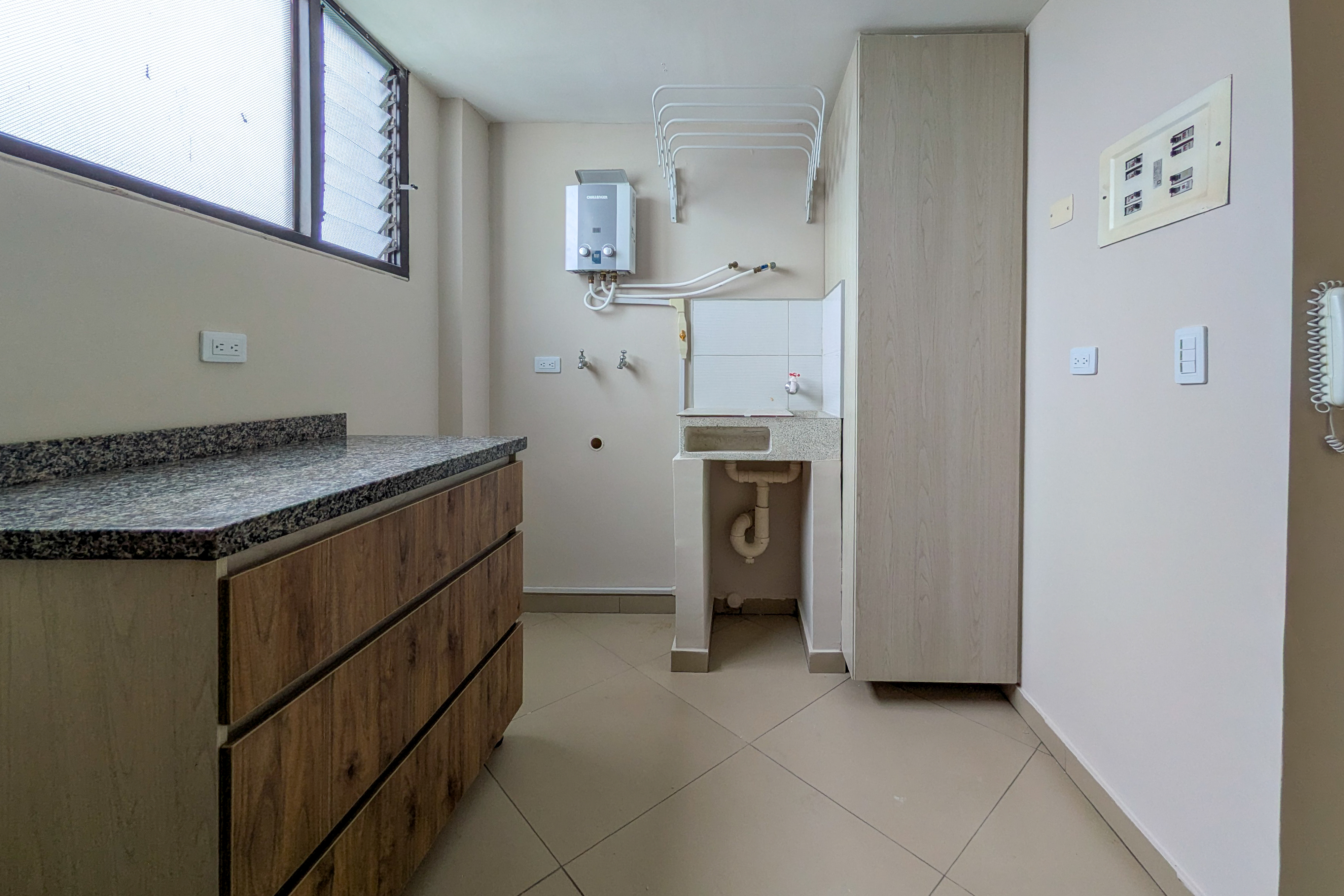 Apartamento de 3 habitaciones y banos en el conjunto La Abadia