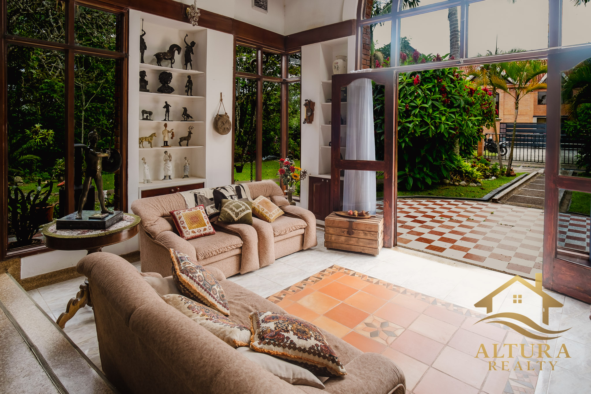 Casa Campestre  En Venta En Circasia Com Amplios Jardines-PROP-001