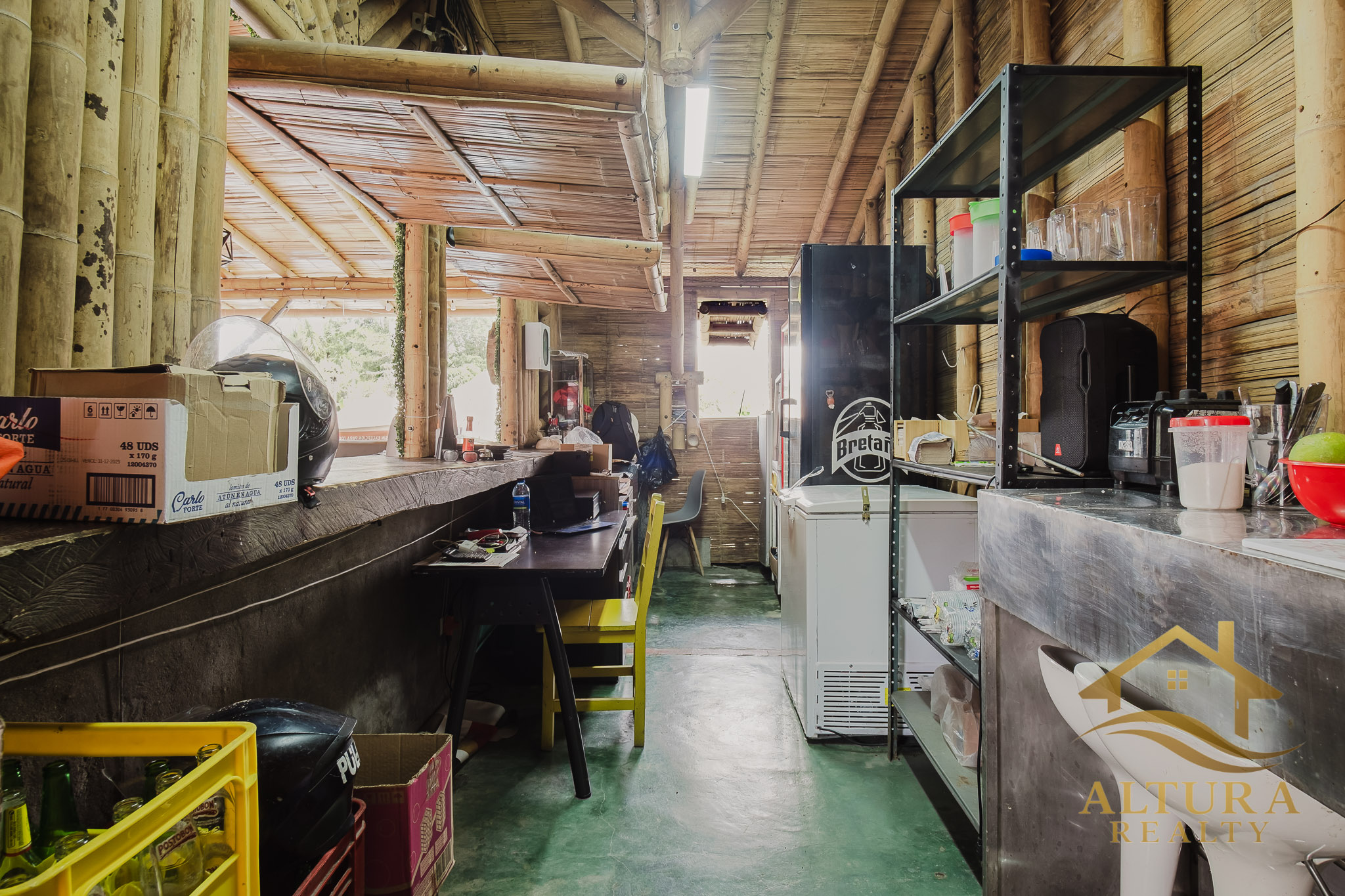 SE VENDE RESTAURANTE CON GRANJA TURISTICA CERCA AL PARQUE DEL CAFE
