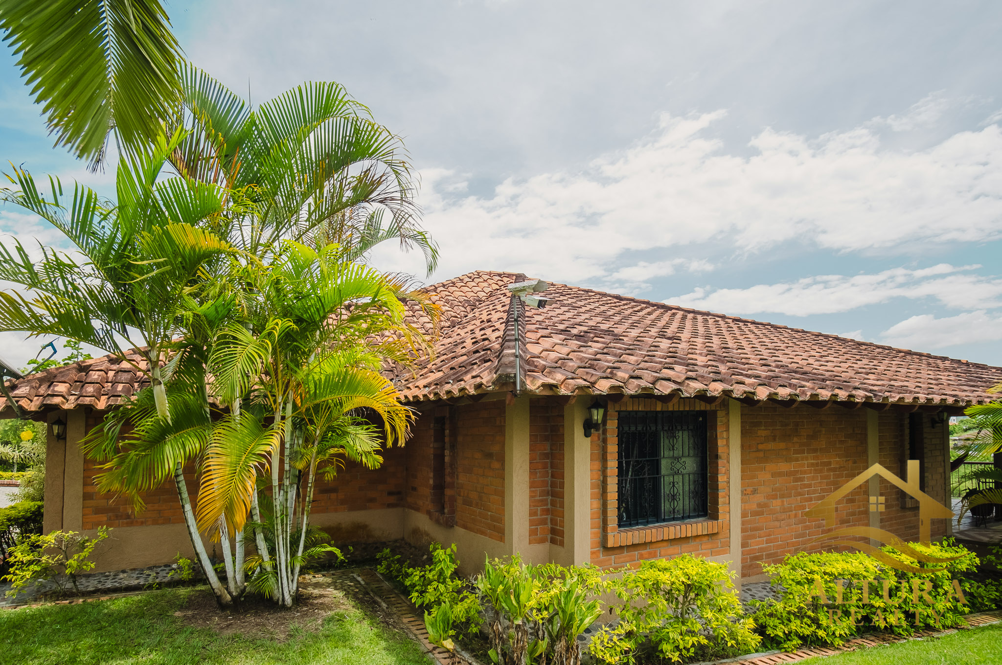 SE VENDE CASA CAMPESTRE EN ALCALA