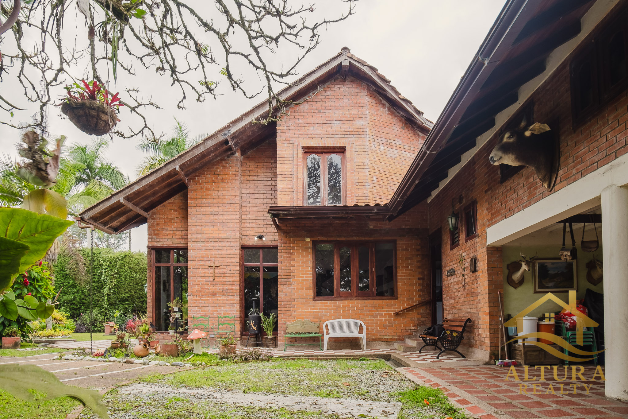 Casa Campestre  En Venta En Circasia Com Amplios Jardines-PROP-001