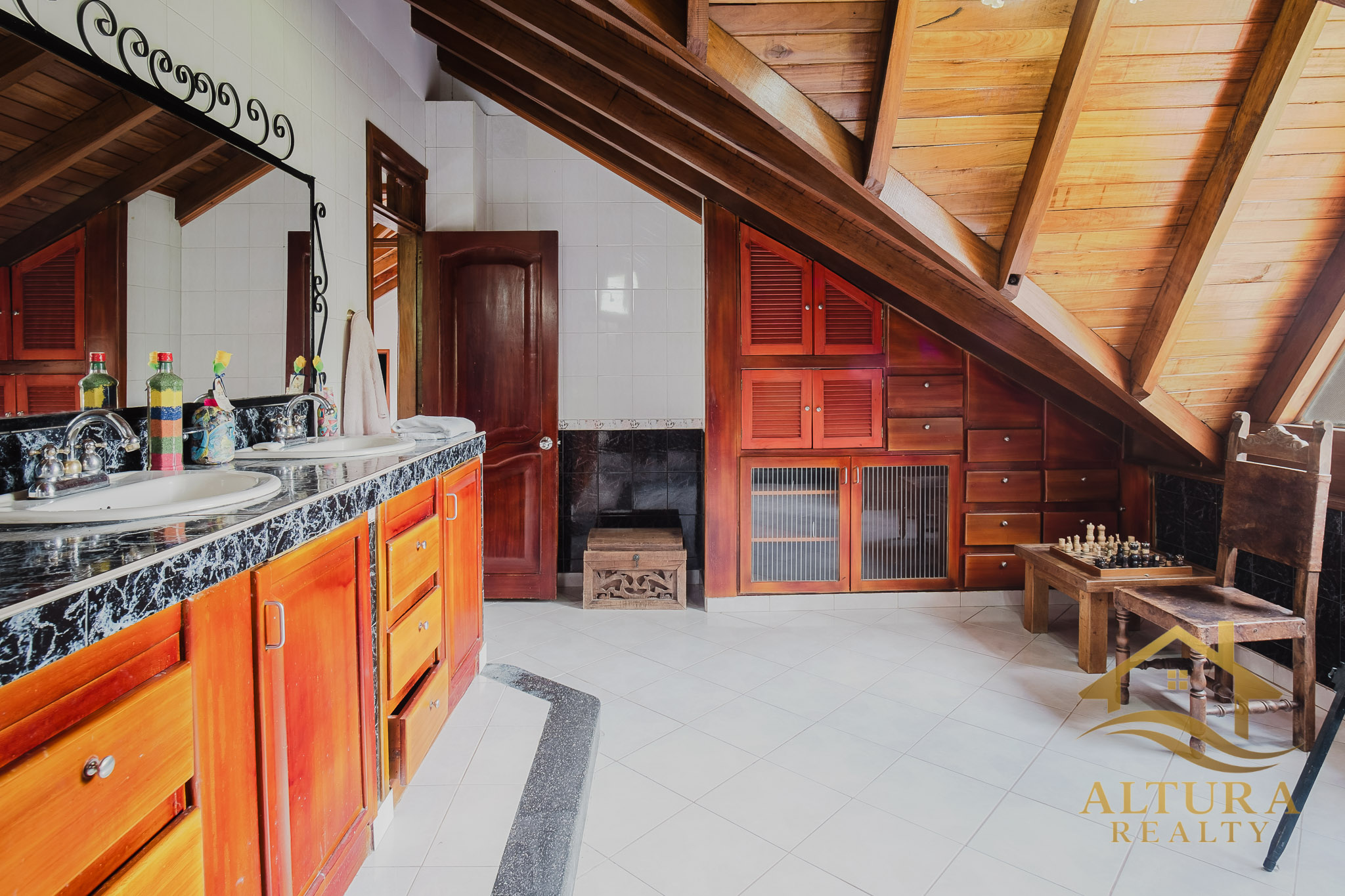 Casa Campestre  En Venta En Circasia Com Amplios Jardines-PROP-001