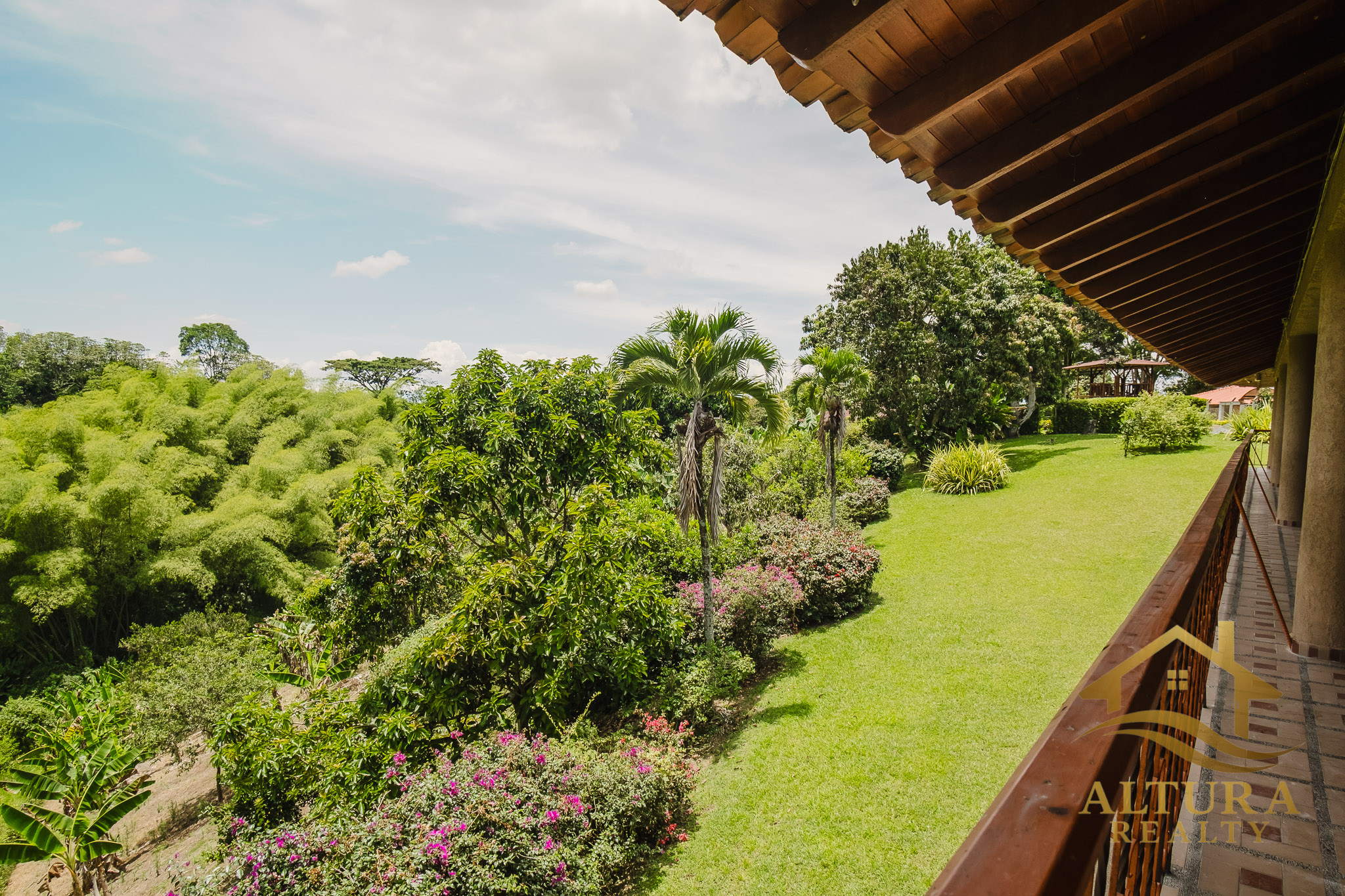 SE VENDE CASA CAMPESTRE EN ALCALA
