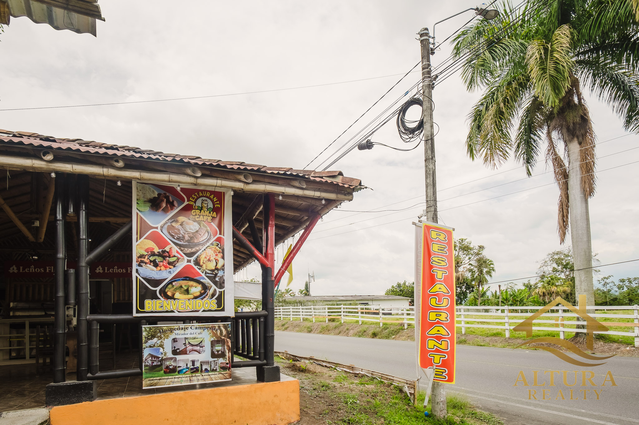 SE VENDE RESTAURANTE CON GRANJA TURISTICA CERCA AL PARQUE DEL CAFE