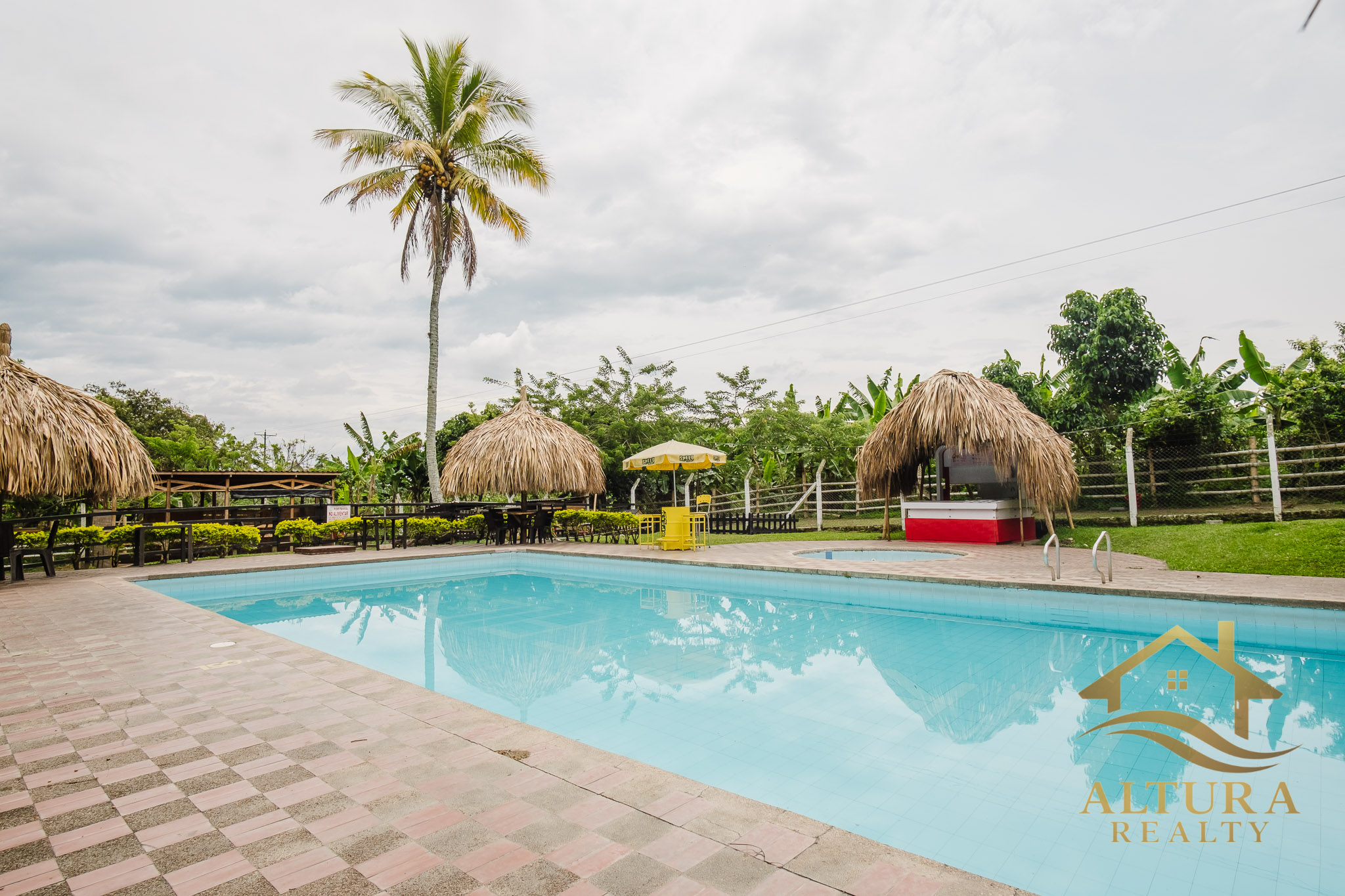 SE VENDE RESTAURANTE CON GRANJA TURISTICA CERCA AL PARQUE DEL CAFE