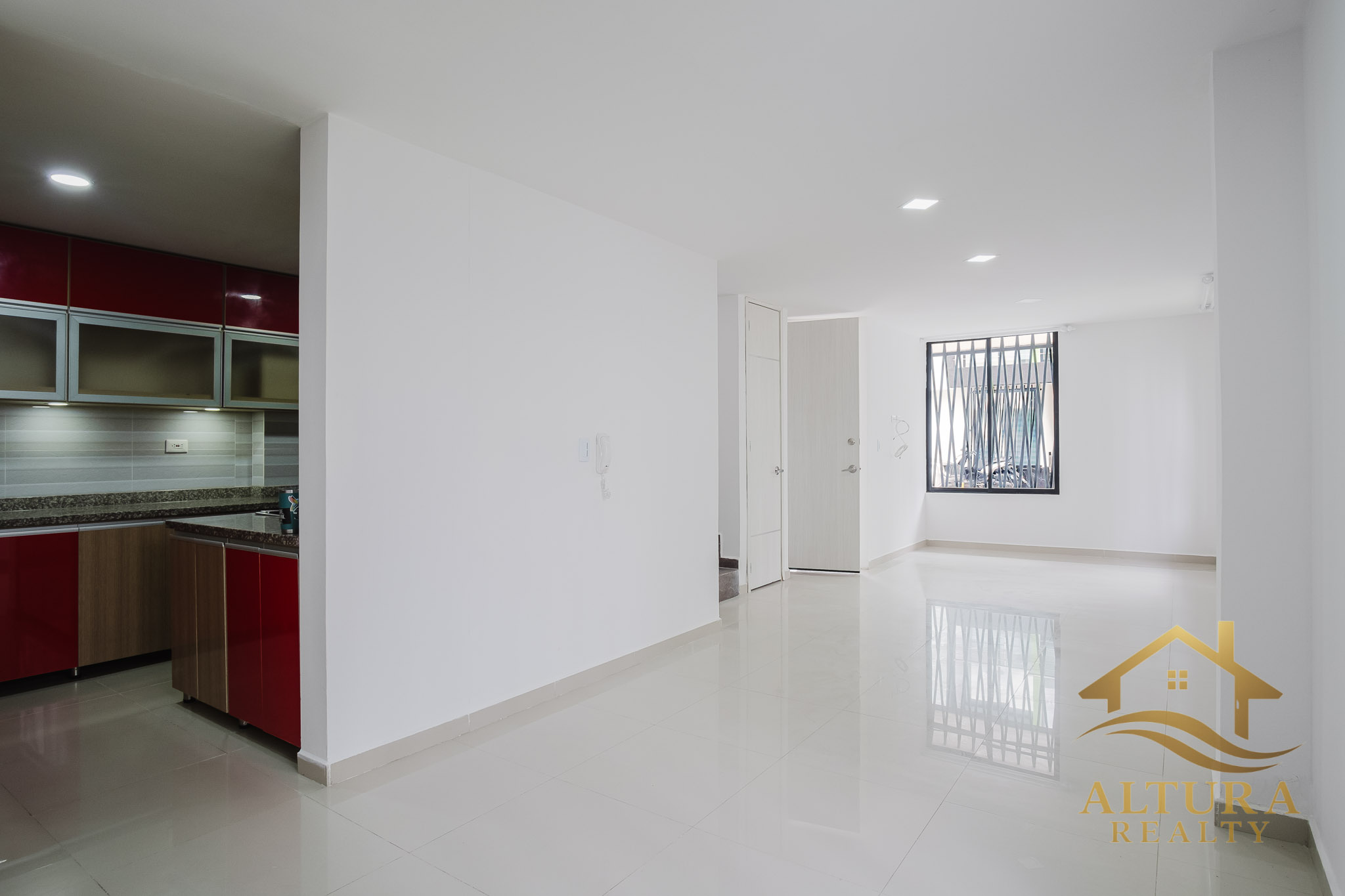 SE VENDE CASA CENTRAL EN CALARCA QUINDIO