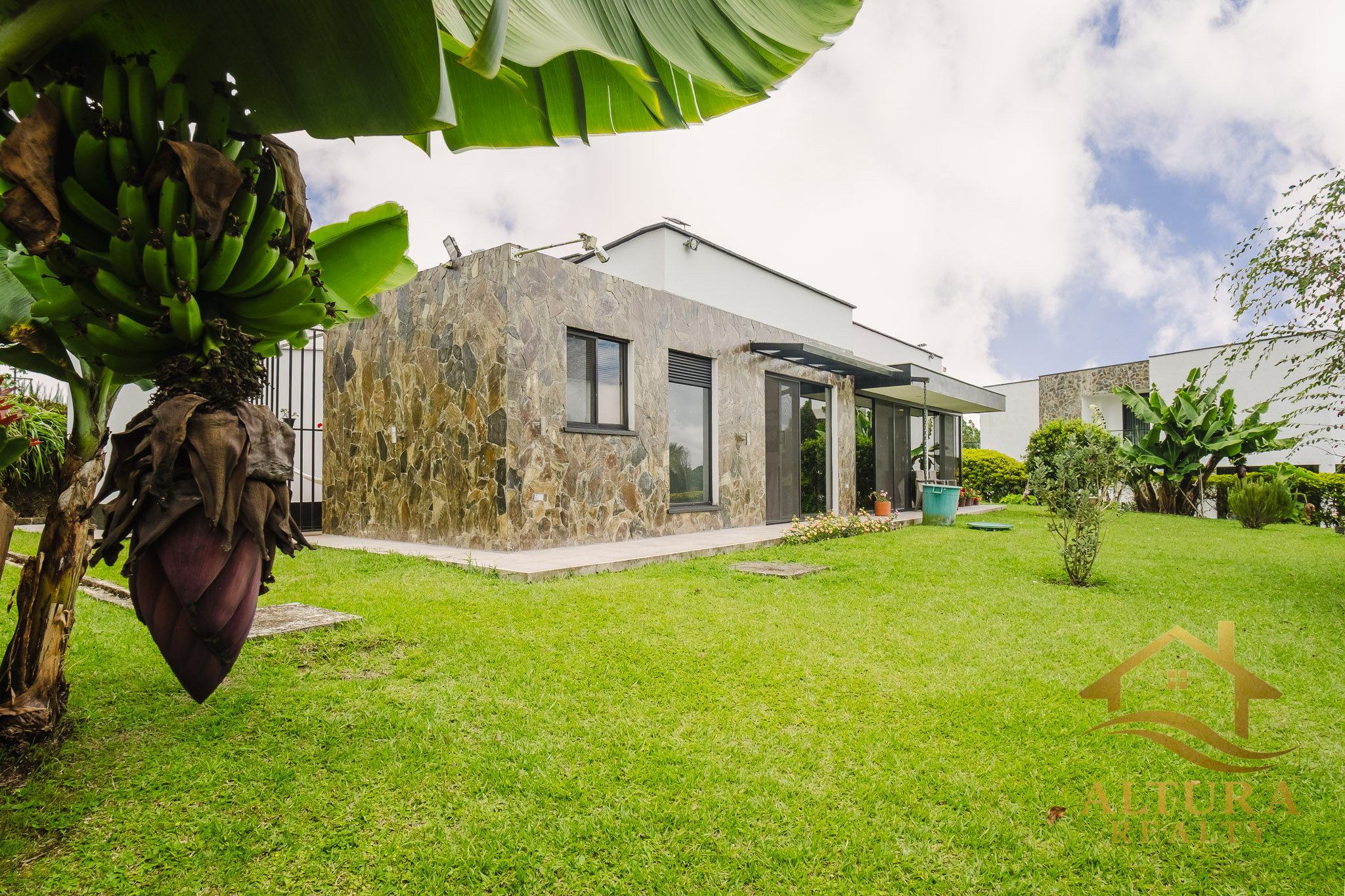 SE VENDE CASA CAMPESTRE EN CONJUNTO CERRADO CIRCASIA QUINDIO