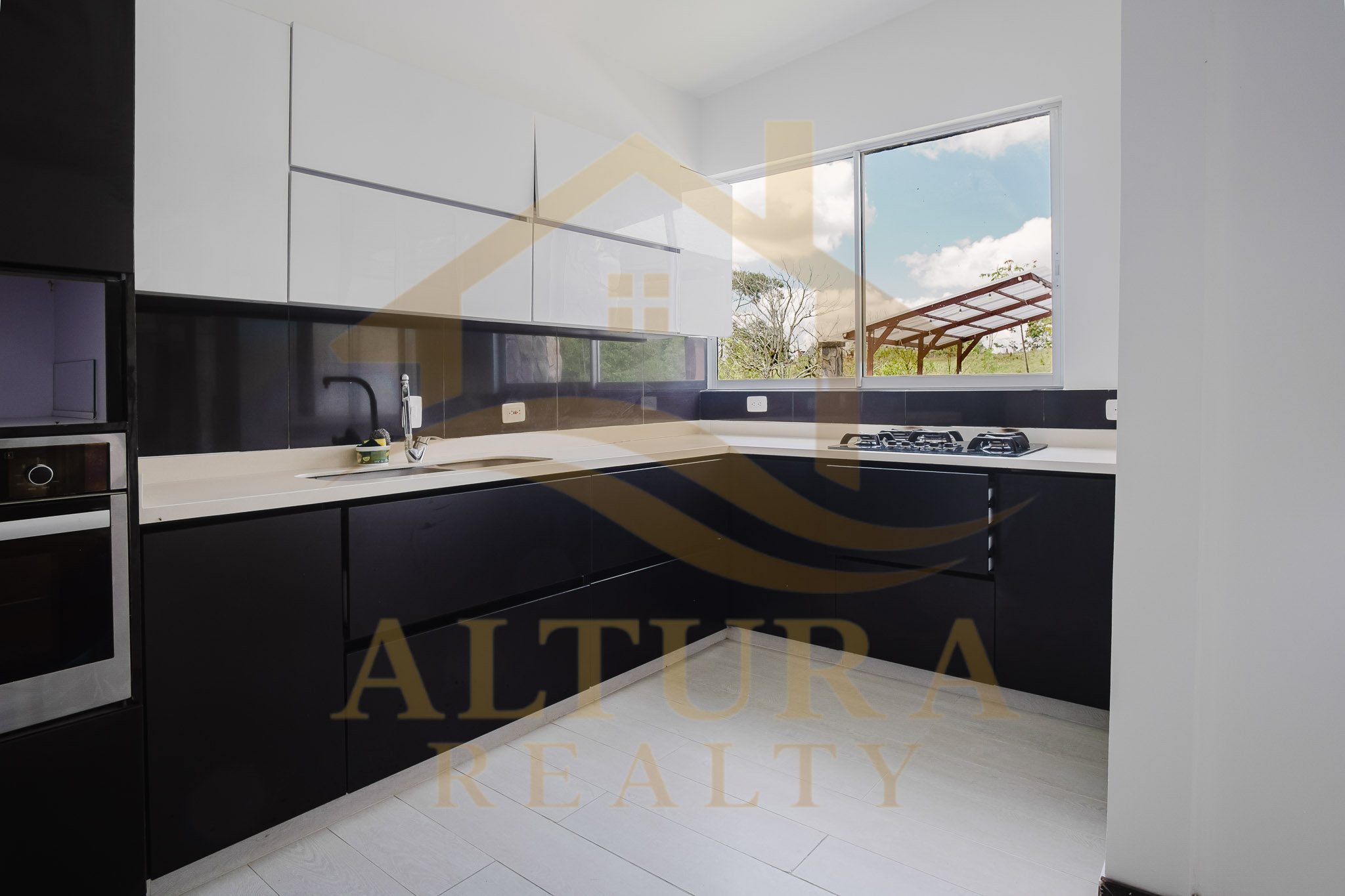 SE VENDE CASA CAMPESTRE ENTRE CIRCASIA Y ARMENIA CONJUNTO CERRADO