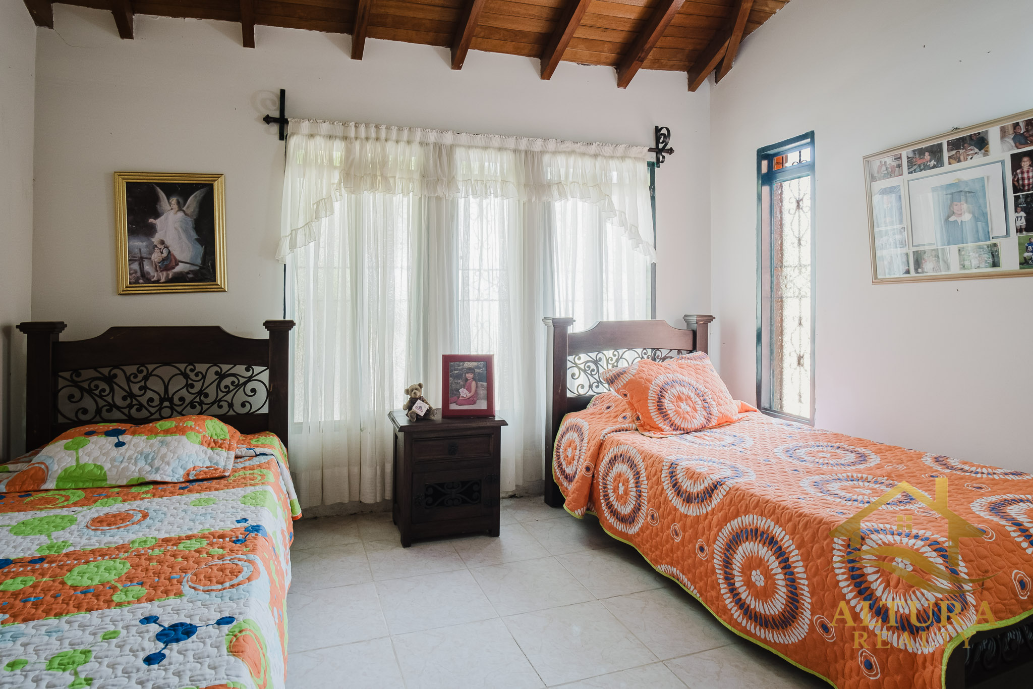 SE VENDE CASA CAMPESTRE EN ALCALA