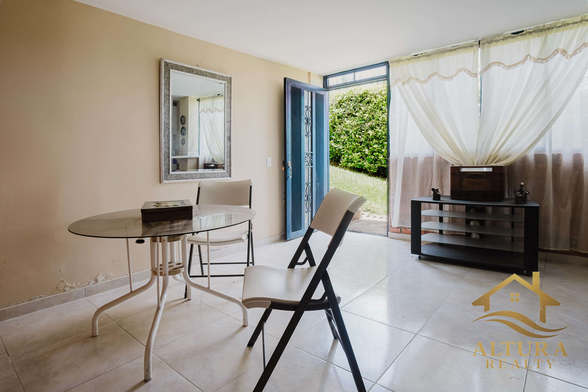 SE VENDE CASA CAMPESTRE EN ALCALA