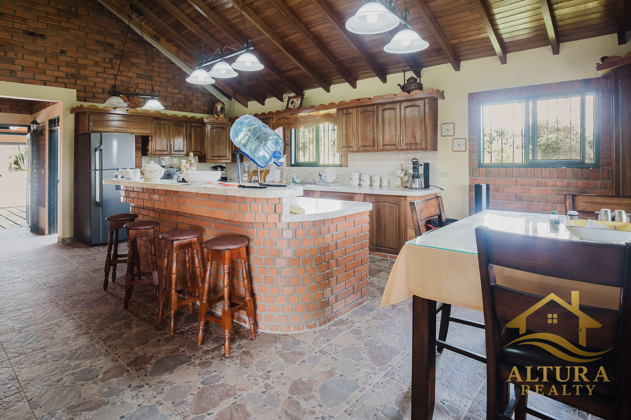 SE VENDE CASA CAMPESTRE EN ALCALA