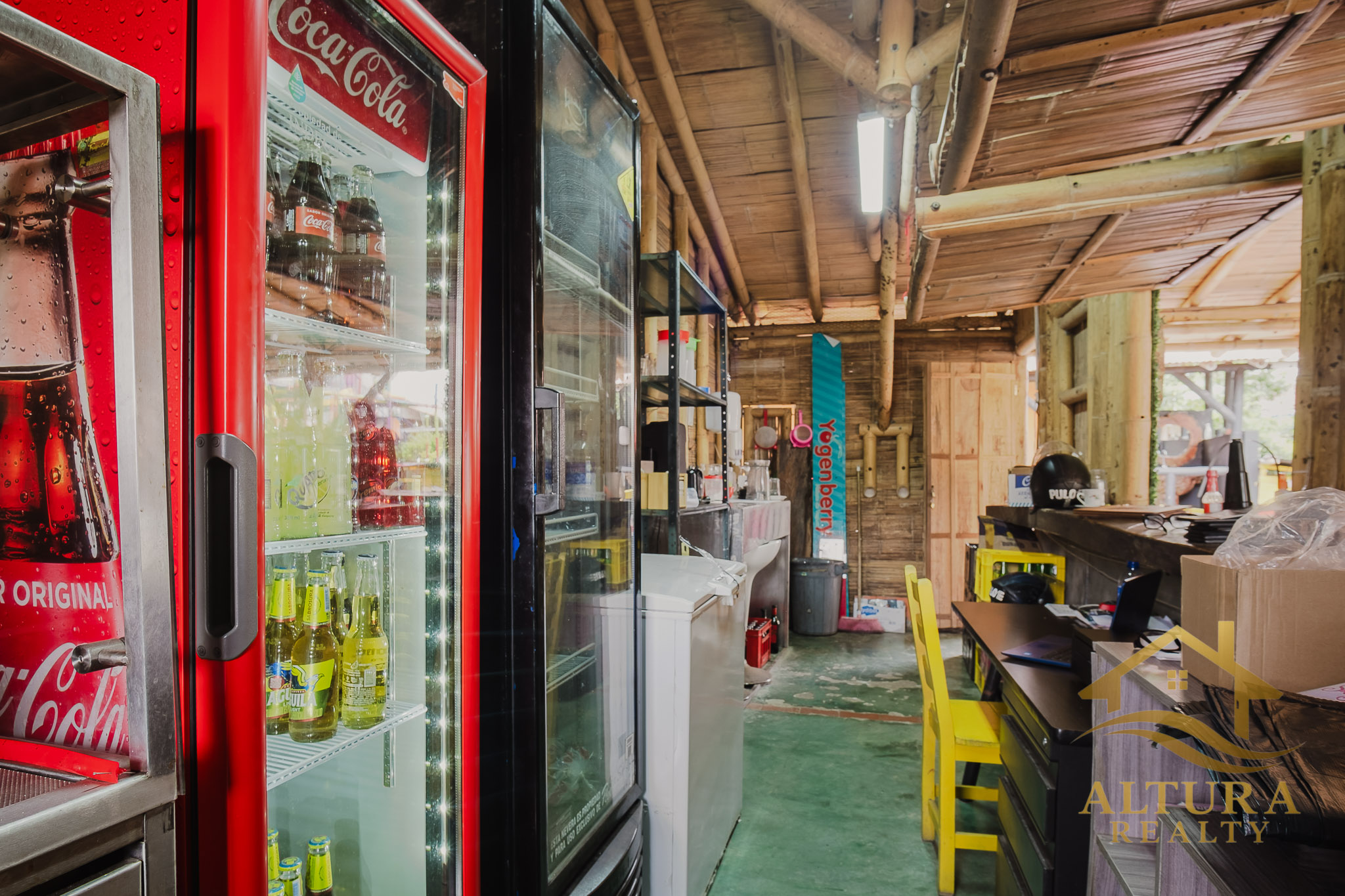 SE VENDE RESTAURANTE CON GRANJA TURISTICA CERCA AL PARQUE DEL CAFE