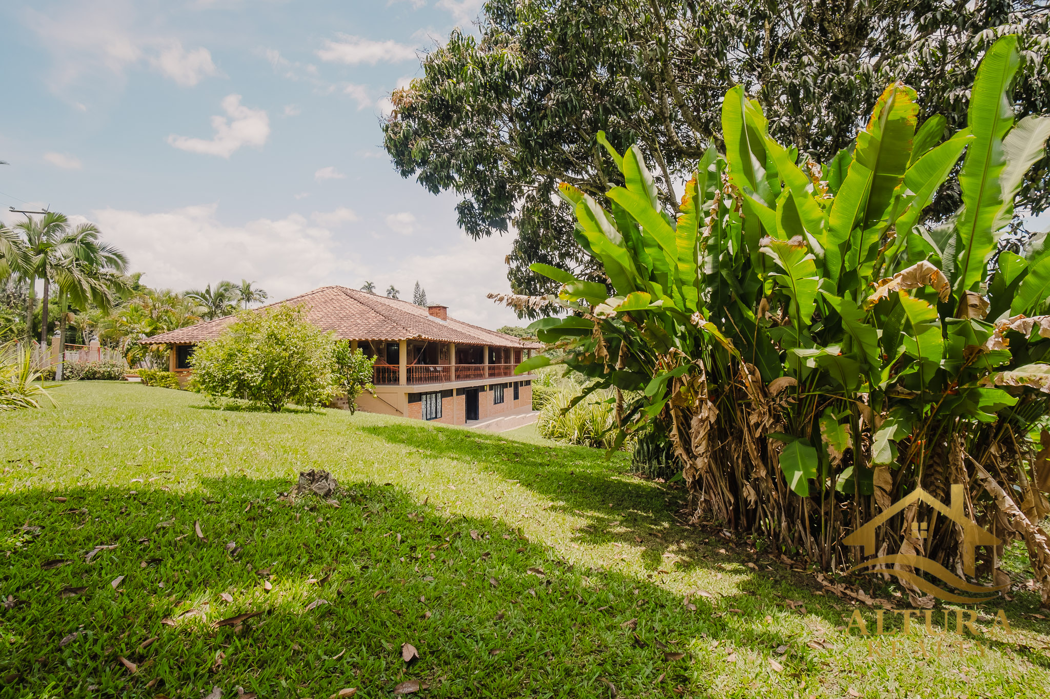 SE VENDE CASA CAMPESTRE EN ALCALA