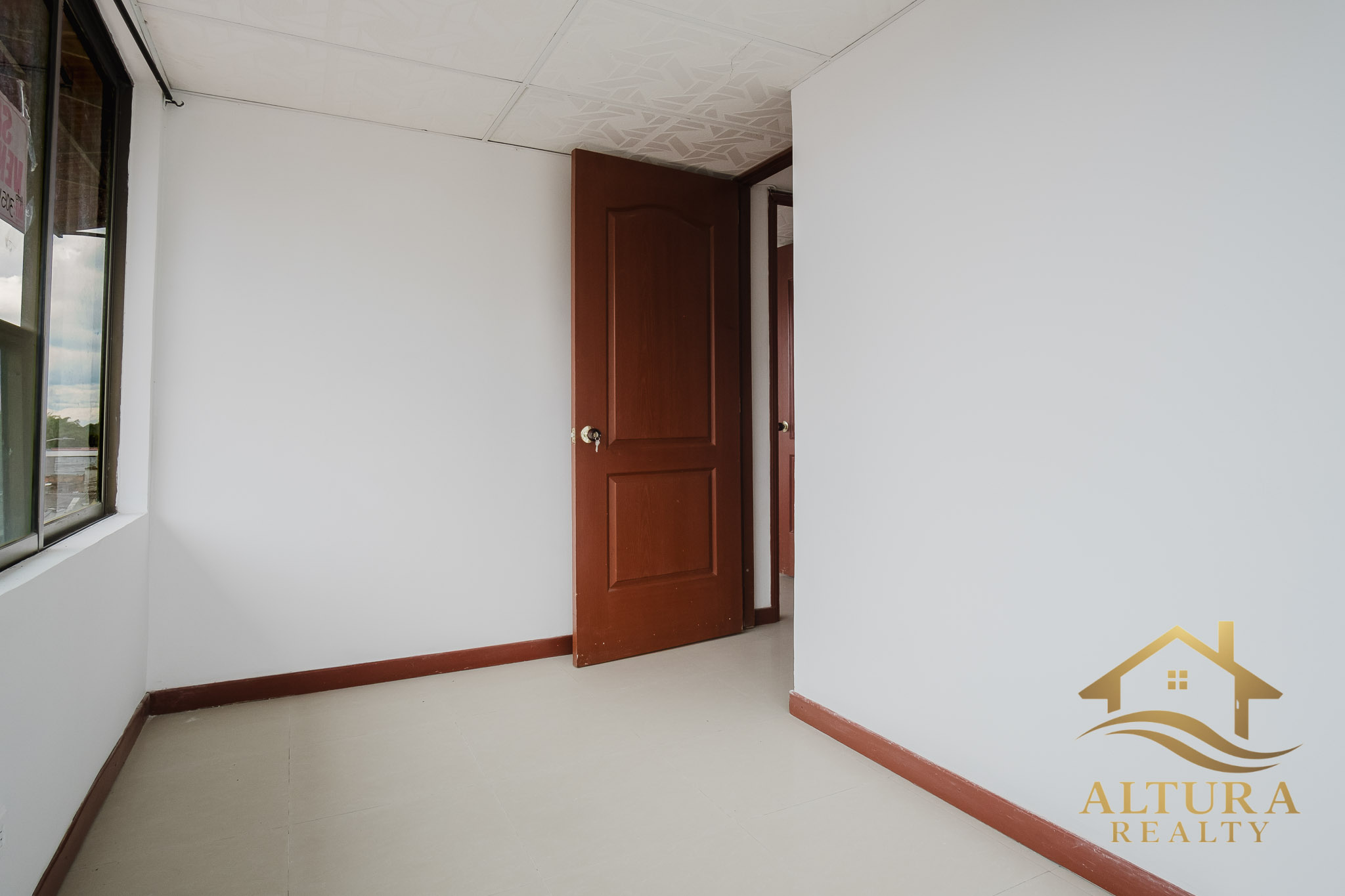 SE VENDE EDIFICIO 3 APTOS INDEPENDIENTES EN CALARCA