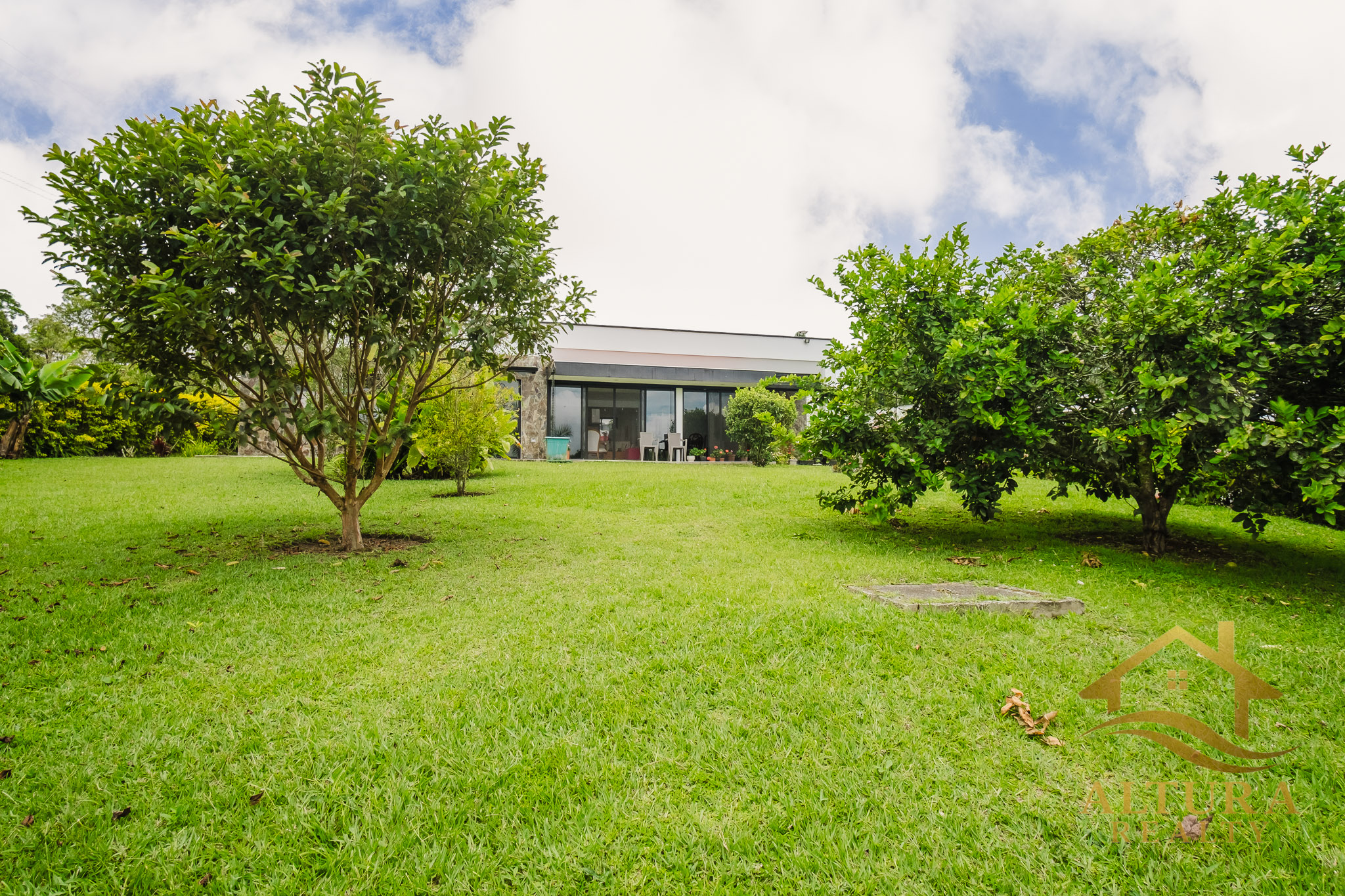 SE VENDE CASA CAMPESTRE EN CONJUNTO CERRADO CIRCASIA QUINDIO