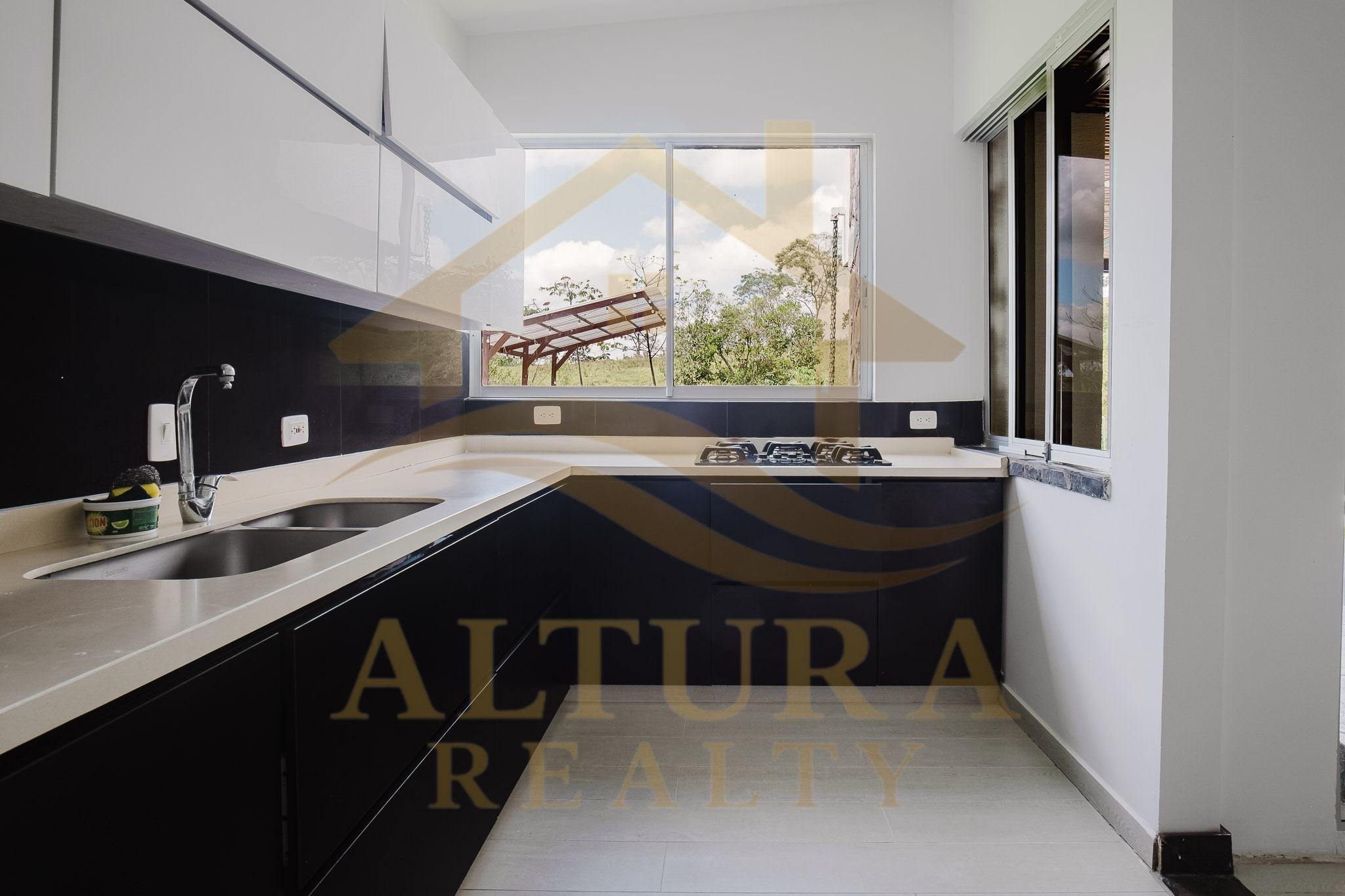 SE VENDE CASA CAMPESTRE ENTRE CIRCASIA Y ARMENIA CONJUNTO CERRADO