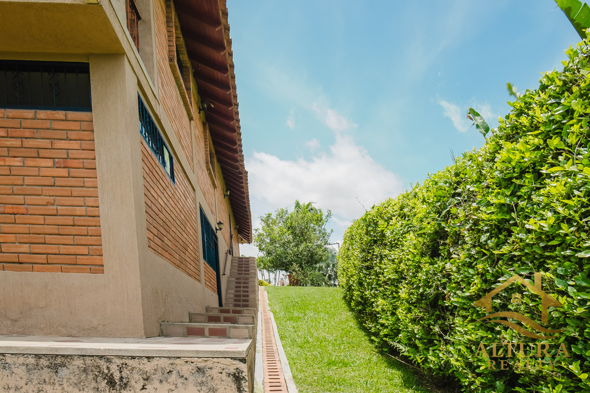 SE VENDE CASA CAMPESTRE EN ALCALA
