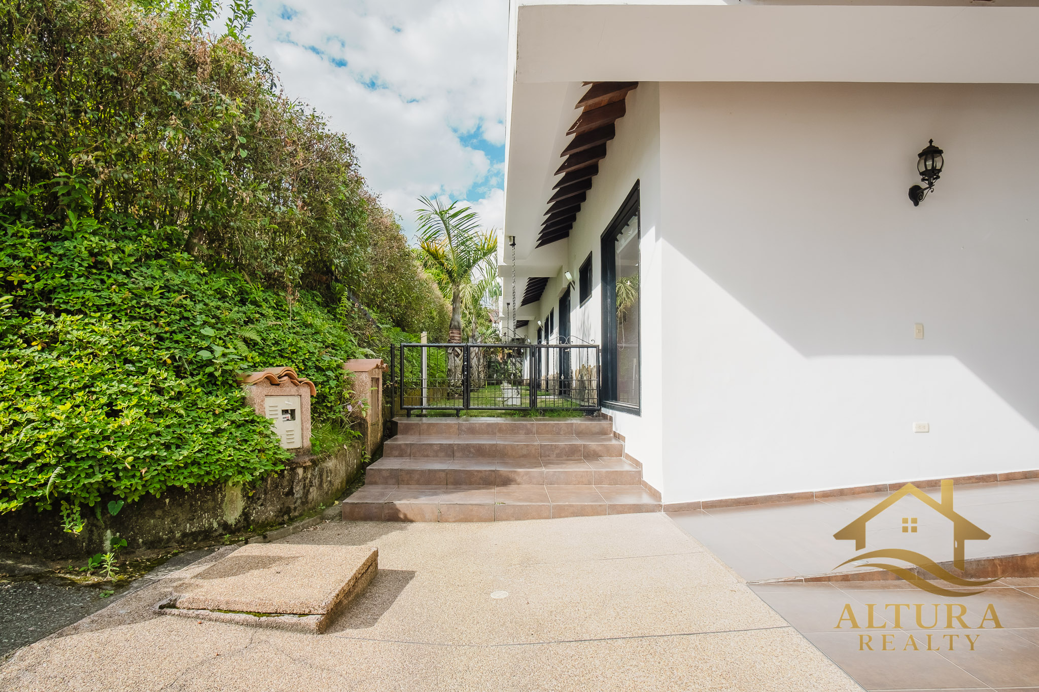 SE VENDE CASA EN CONJUNTO CERRADO A 5 MINUTOS DE ARMENIA