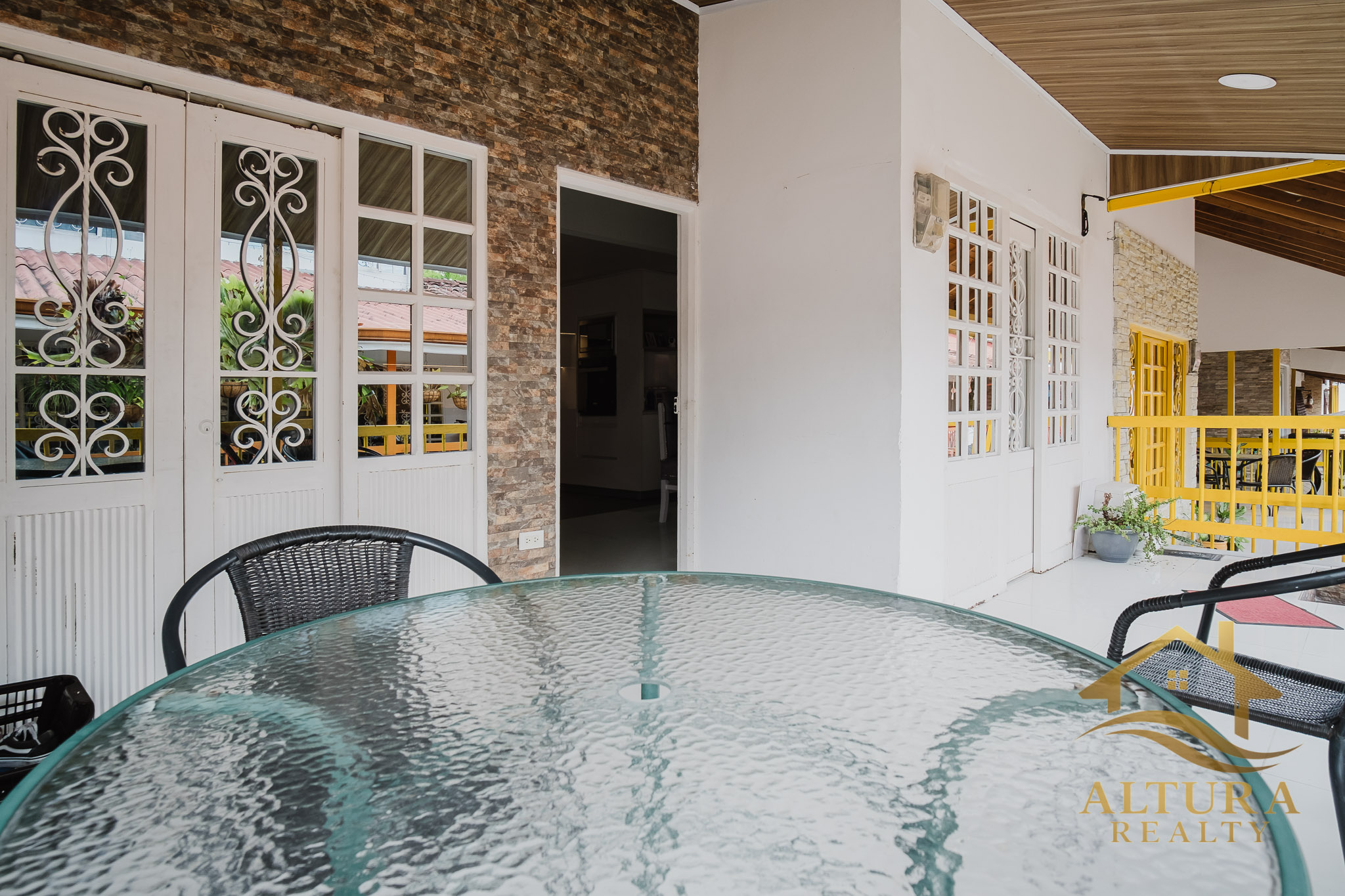 SE VENDE CASA EN CONJUNTO CERRADO CALARCA QUINDIO