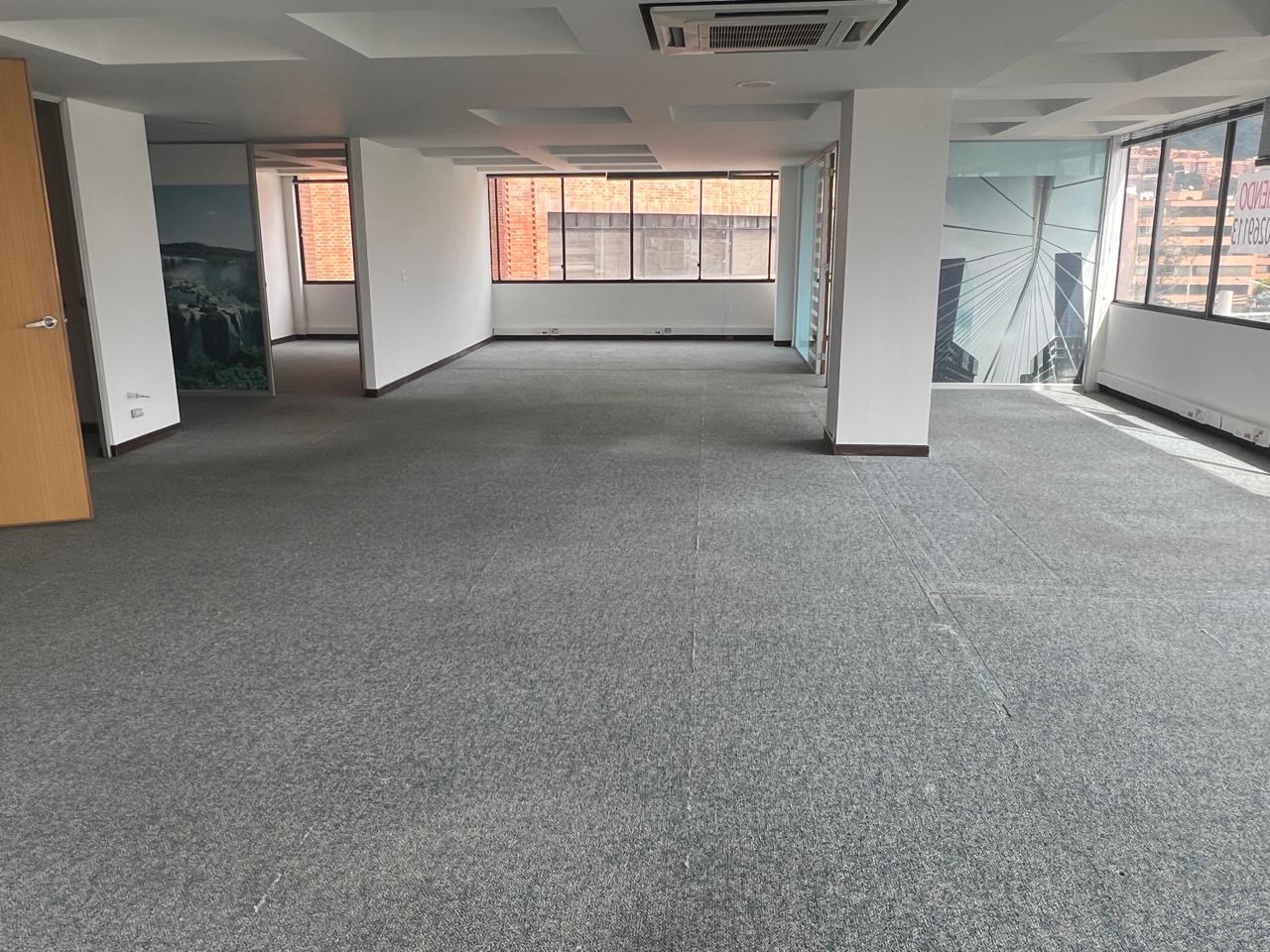 Arriendo Oficina en La Carolina al frente de Unicentro — imagen 2