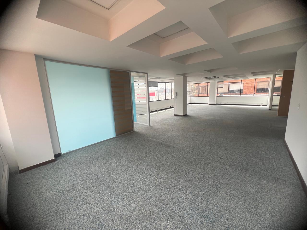 Arriendo Oficina en La Carolina al frente de Unicentro — imagen 3