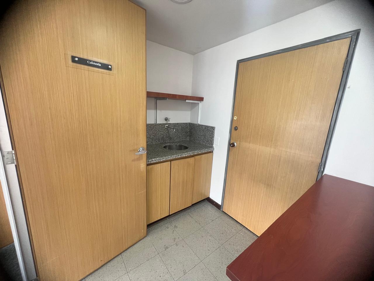 Arriendo Oficina en La Carolina al frente de Unicentro — imagen 4