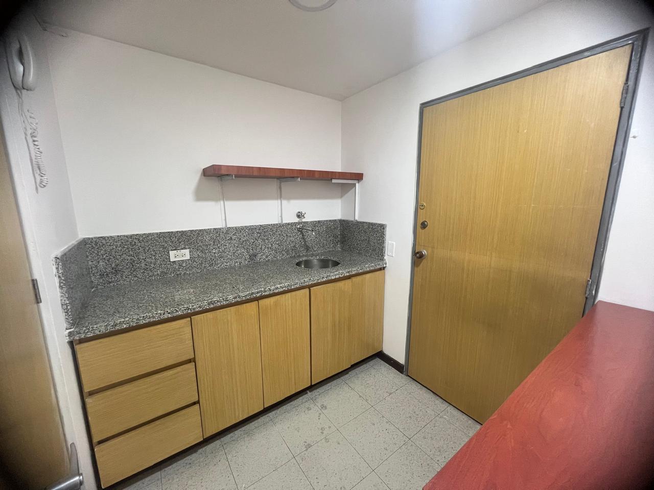 Arriendo Oficina en La Carolina al frente de Unicentro — imagen 8