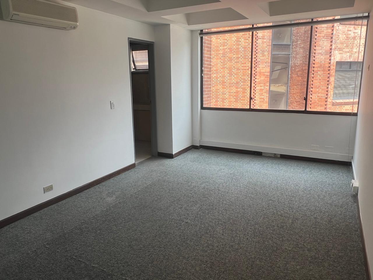 Arriendo Oficina en La Carolina al frente de Unicentro — imagen 9