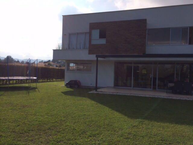 Casa en Venta, detrás del Club Campestre Llanogrande - Antioquía