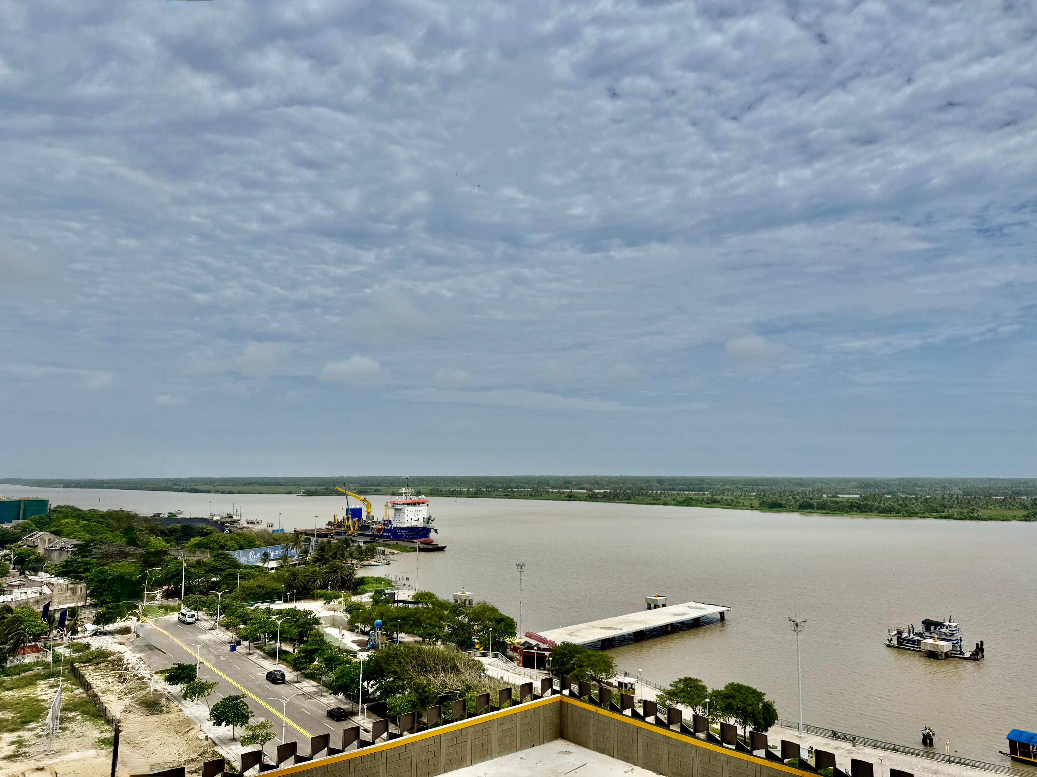 Se arrienda apto B/quilla, frente malecón, Vista al rio, para estrenar