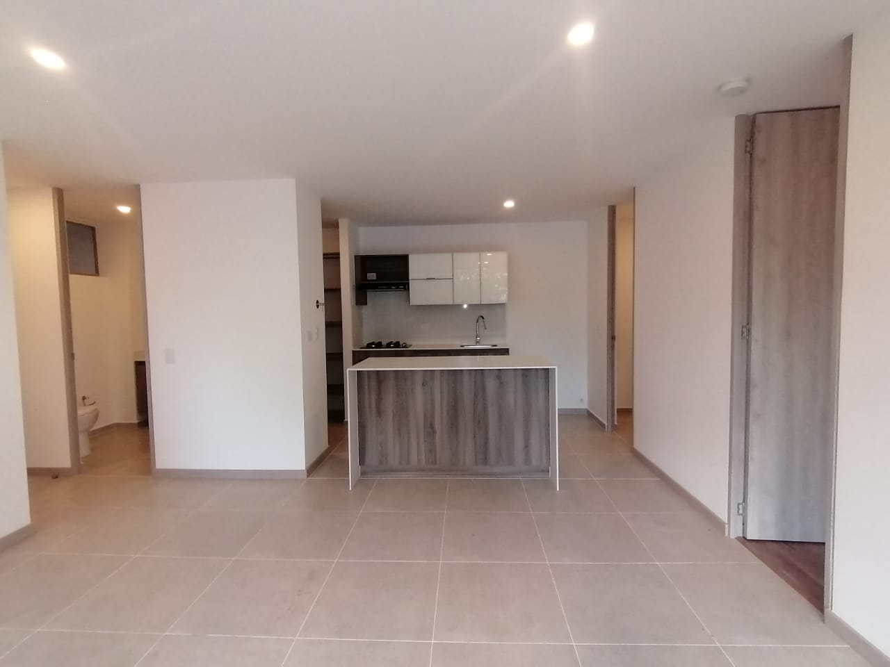Apartaestudio en venta, cerca al C.C. Santafé, El Poblado - Medellín